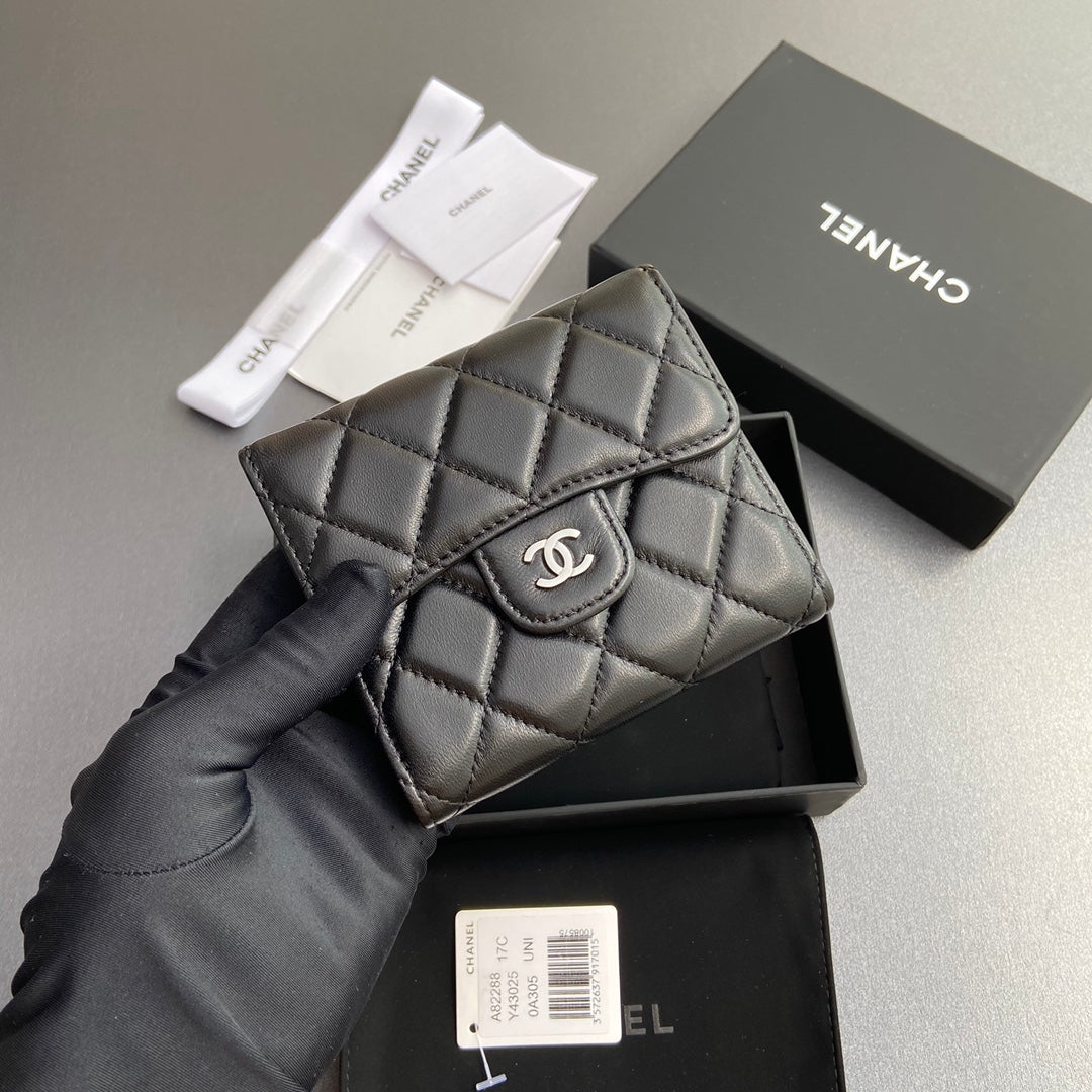 CC 82288 Classic Flap Wallet Black Sheepskin Polished Silver 229878