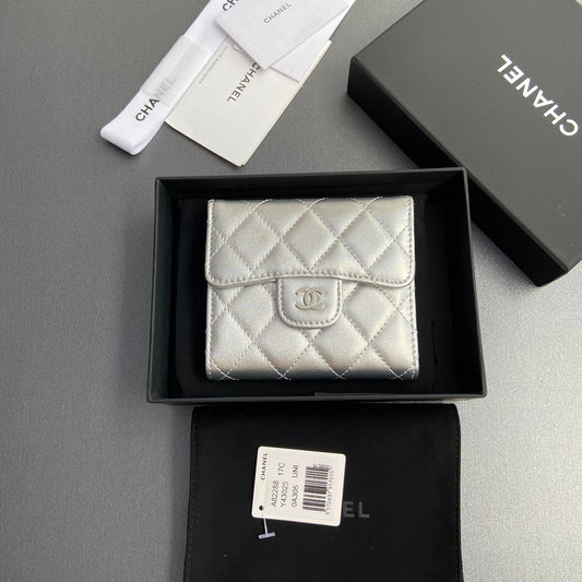 CC 82288 Classic Flap Wallet Sliver Sheepskin Polished Silver 229886