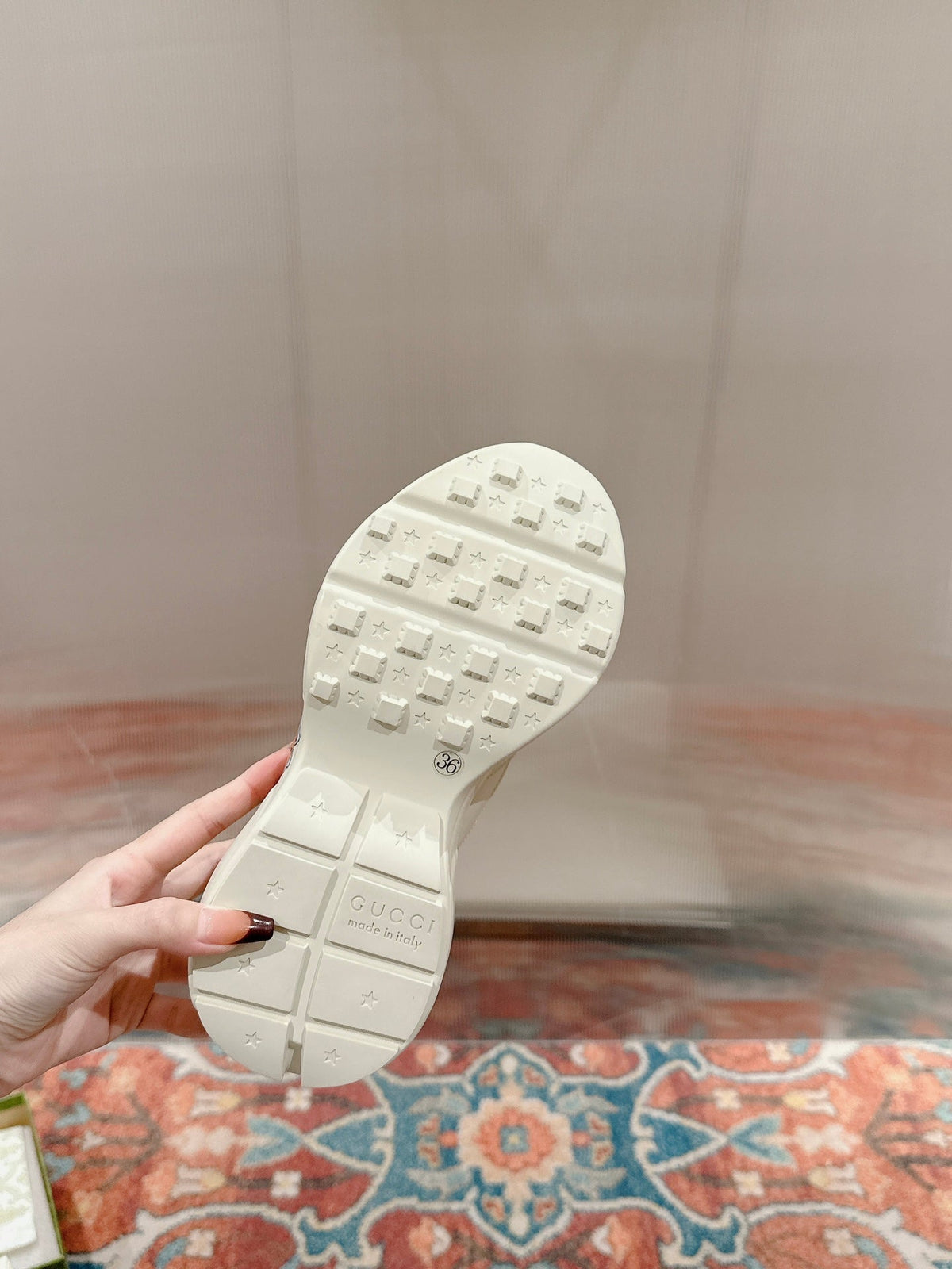 GG RHYTON TRAINER WHITE CALFSKIN WITH BEAR MOTIF