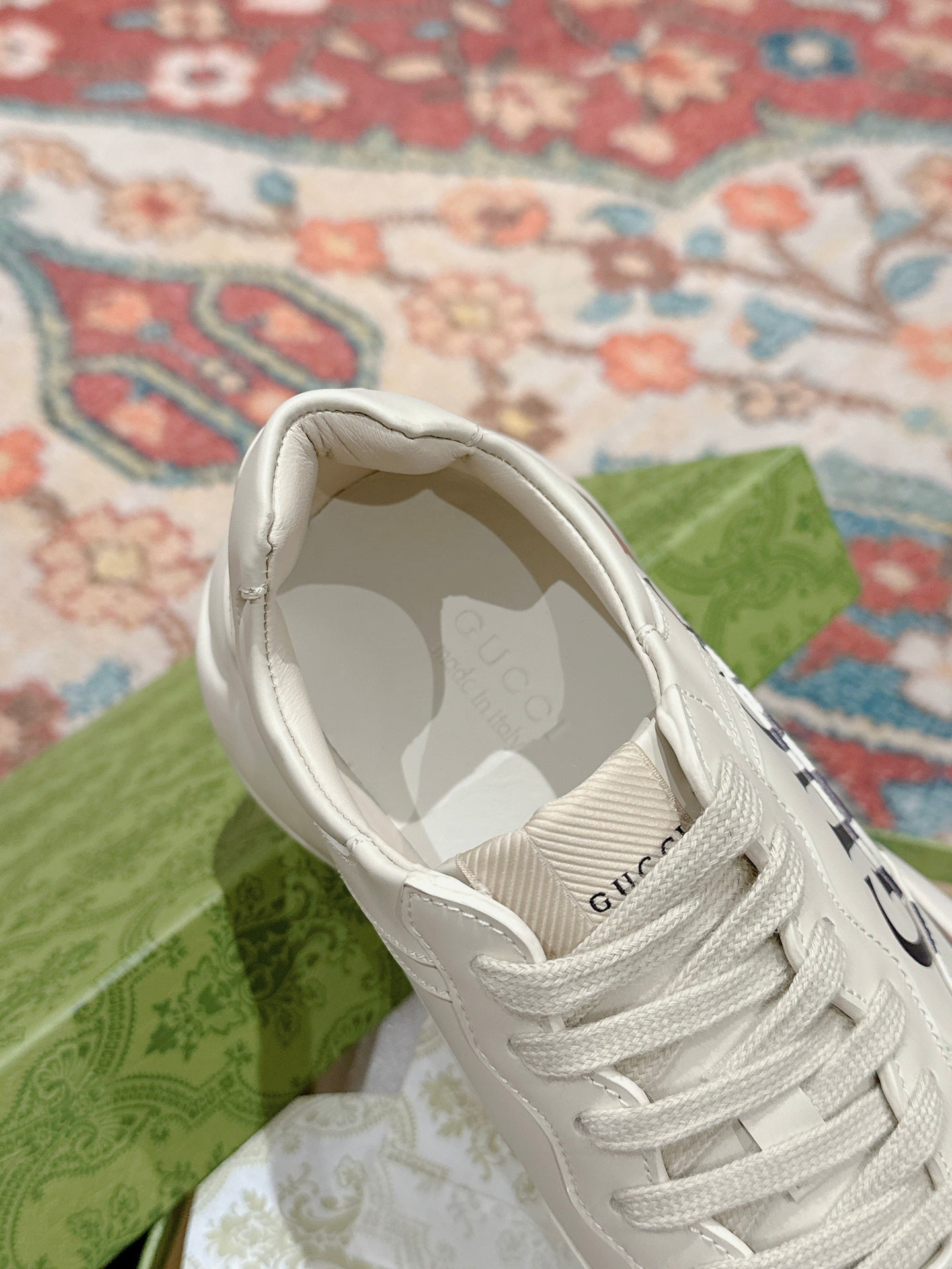 GG RHYTON TRAINER WHITE CALFSKIN WITH BEAR MOTIF