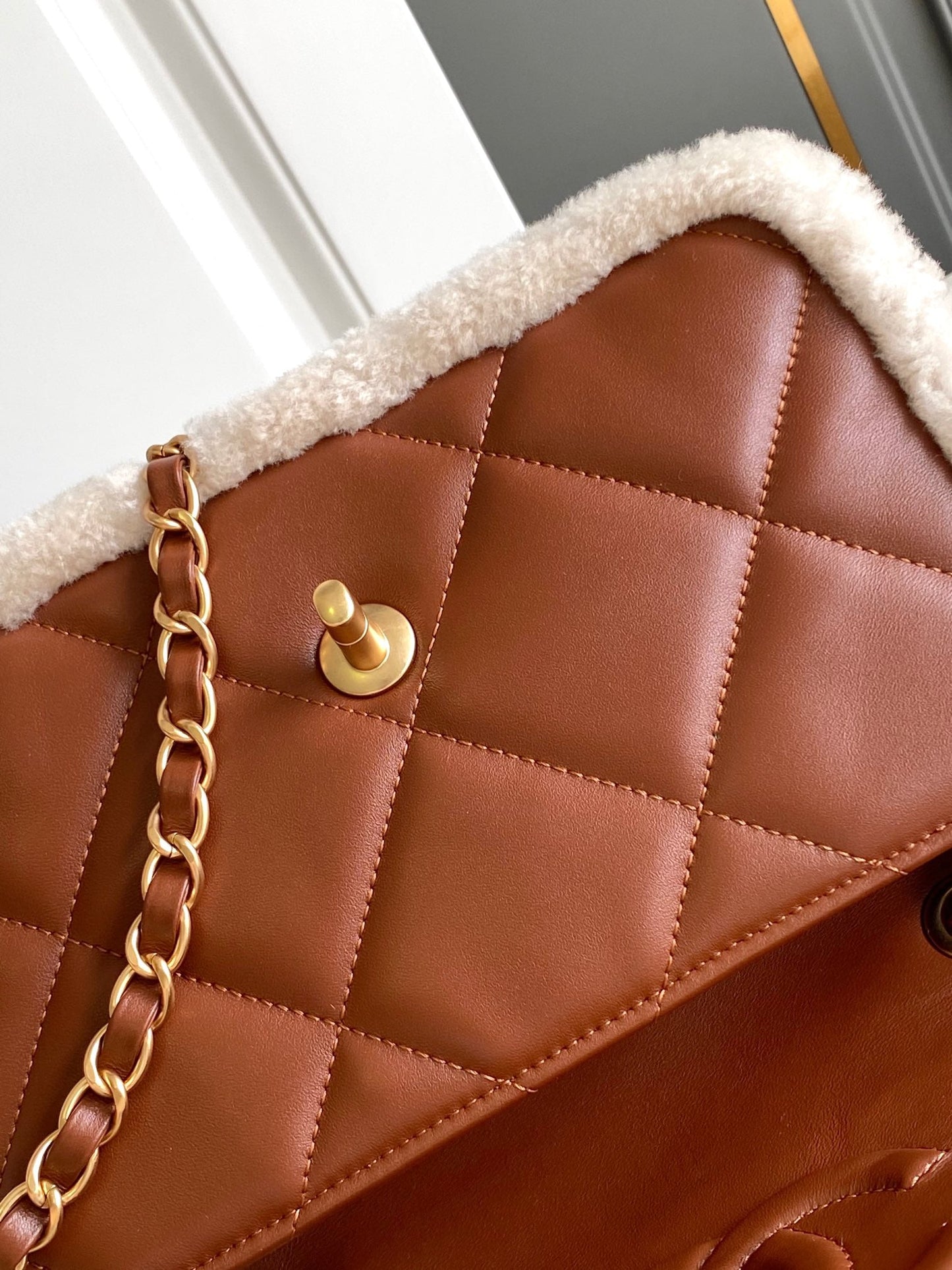 Flap Bag Small 23cm White Brown Sherling Lambskin Gold Hardware