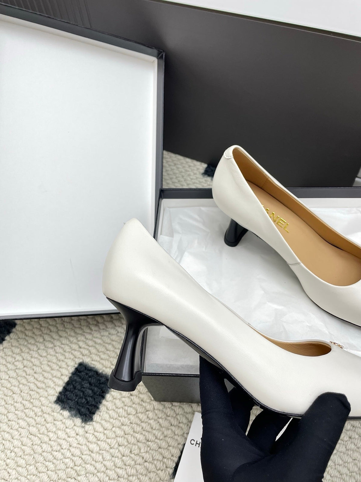 CC Square-Toe Pumps 65mm White Sheepskin 427016