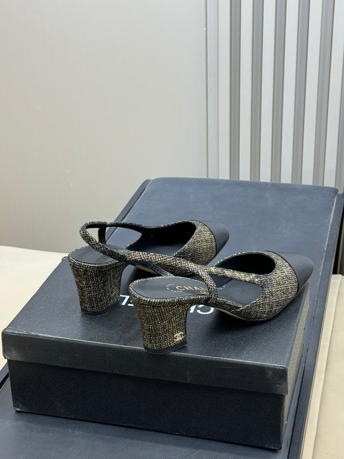 CC 26ss Slingback 7cm Black Gold Tweed Velvet 623156