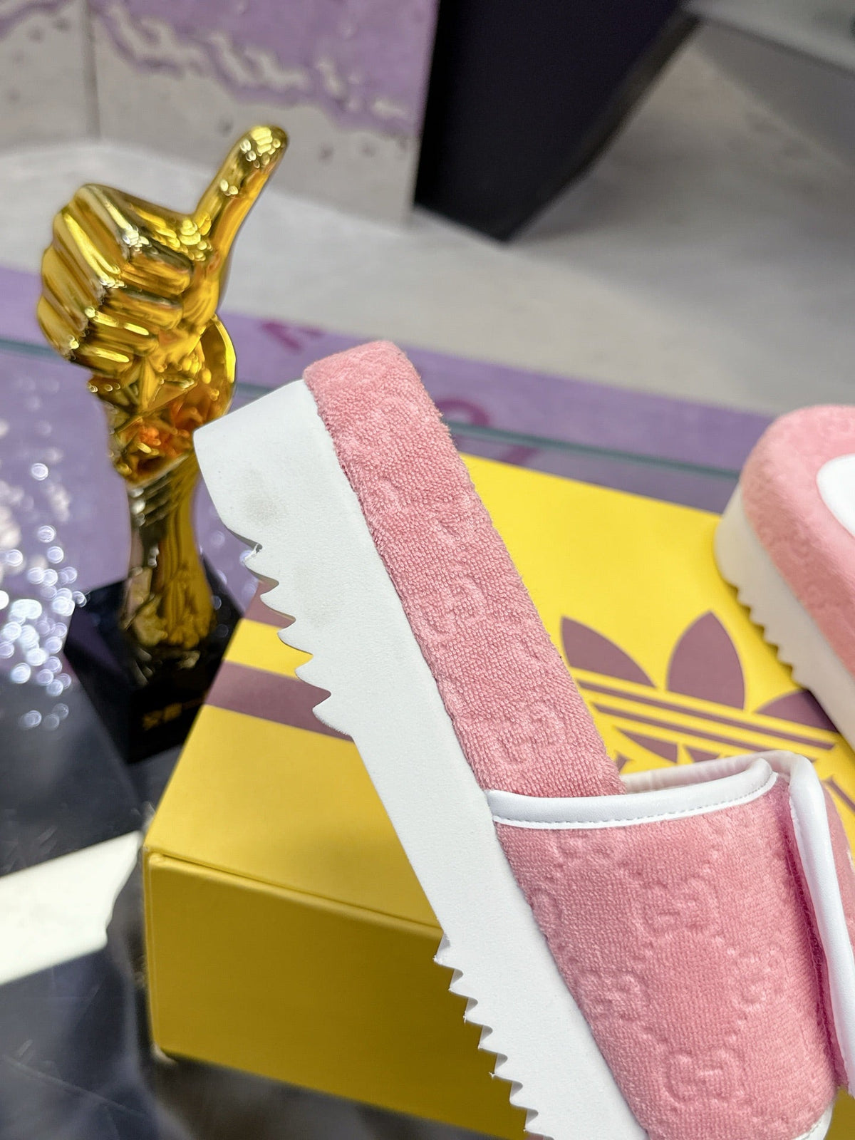 GG x Adidas Slipper Pink White Canvas 672155