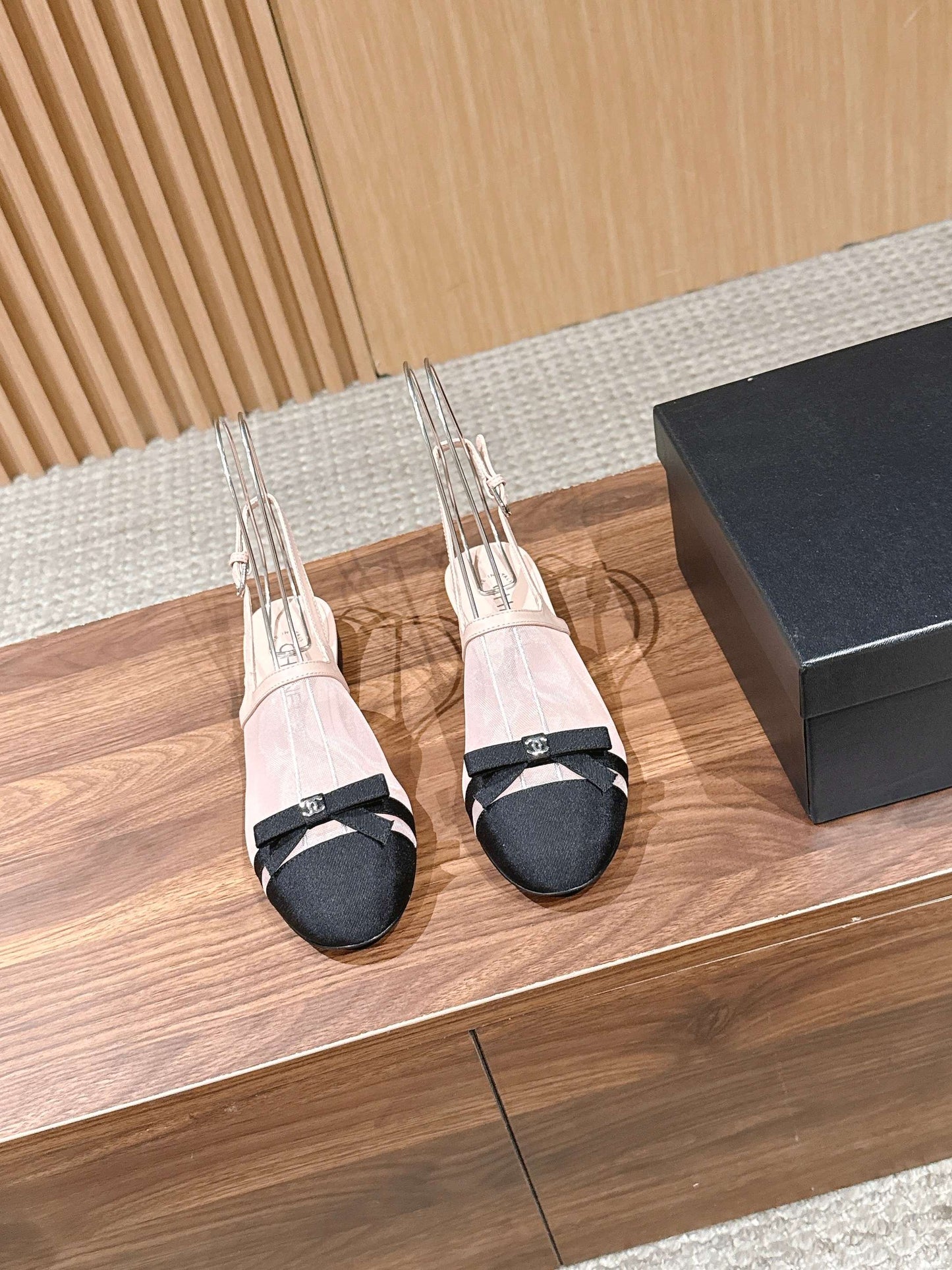 CC 26s Bow Slingback Black Pastel Pink Cotton Mesh 692551