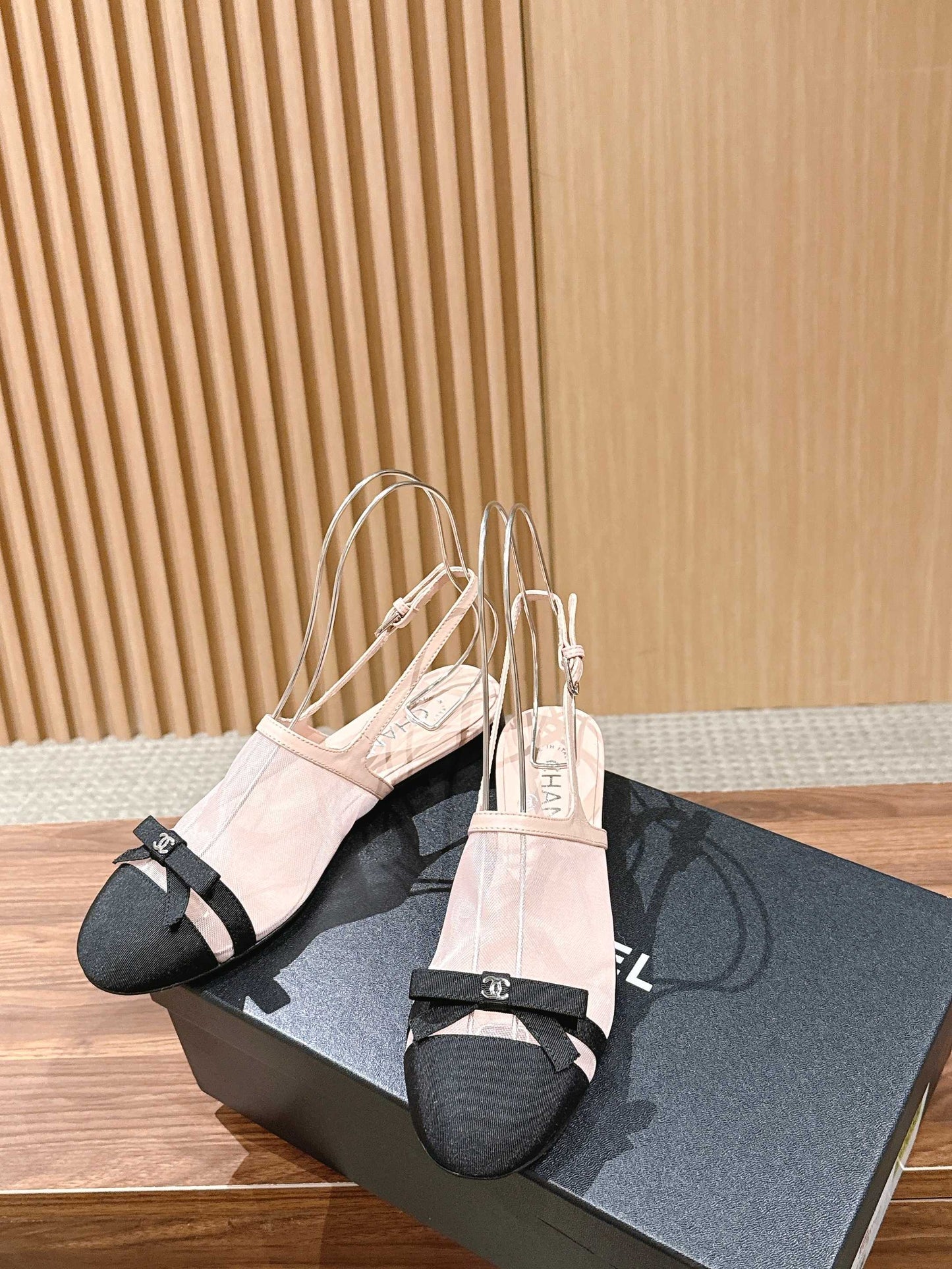 CC 26s Bow Slingback Black Pastel Pink Cotton Mesh 692551