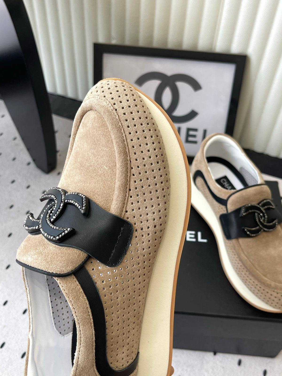 CC 26s Casual Sneakers Beige Suede 892522