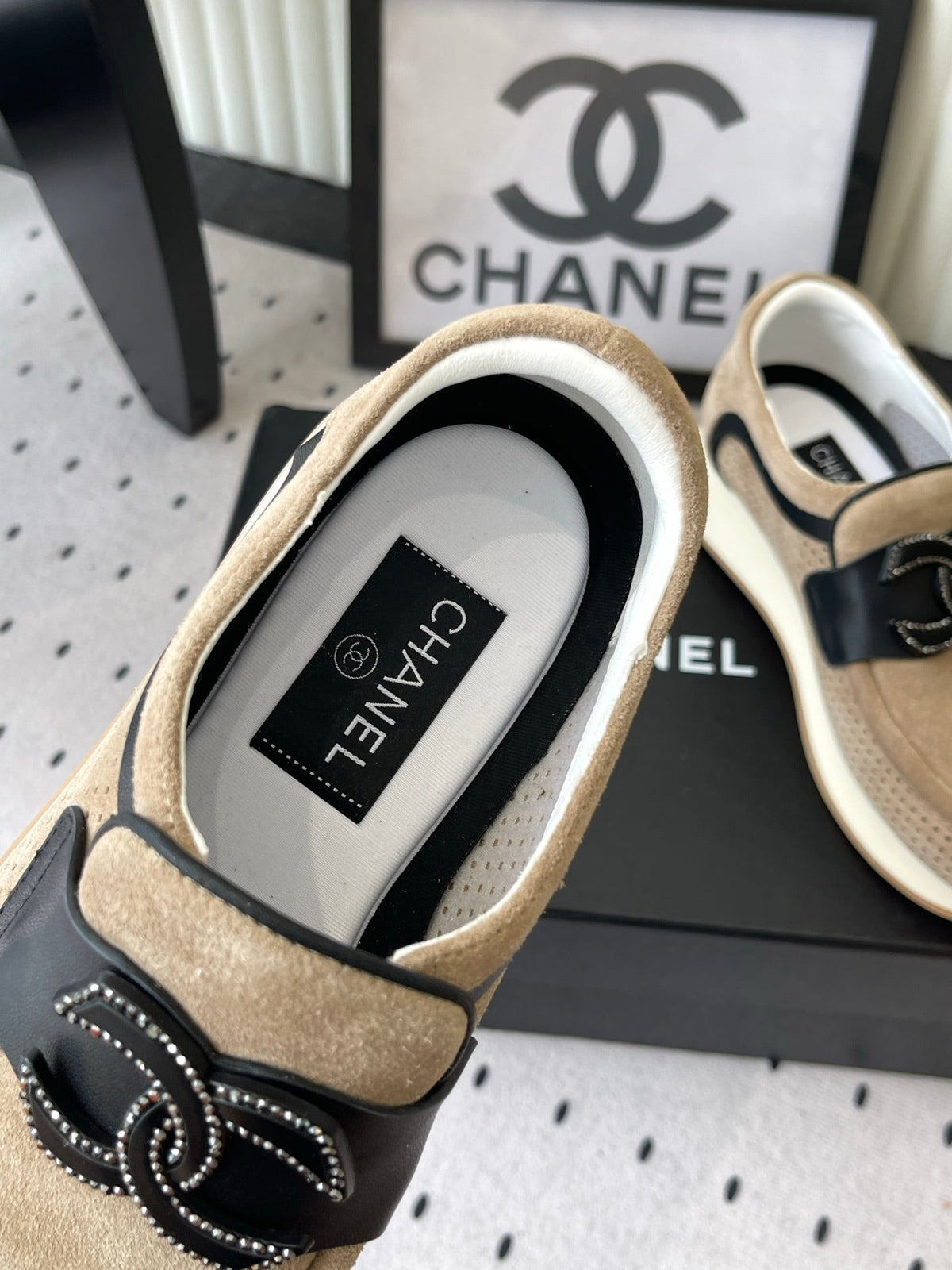 CC 26s Casual Sneakers Beige Suede 892522