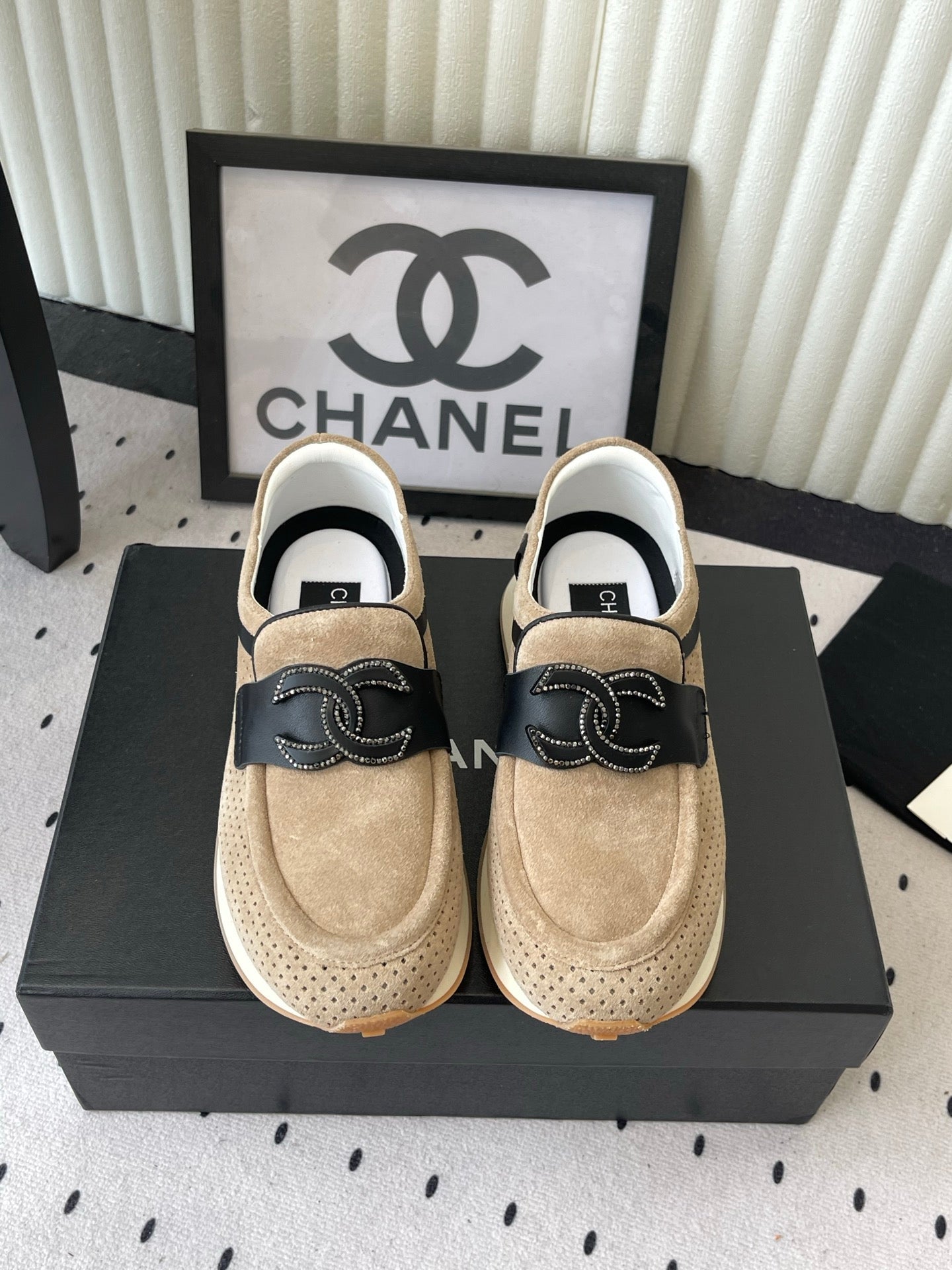 CC 26s Casual Sneakers Beige Suede 892522