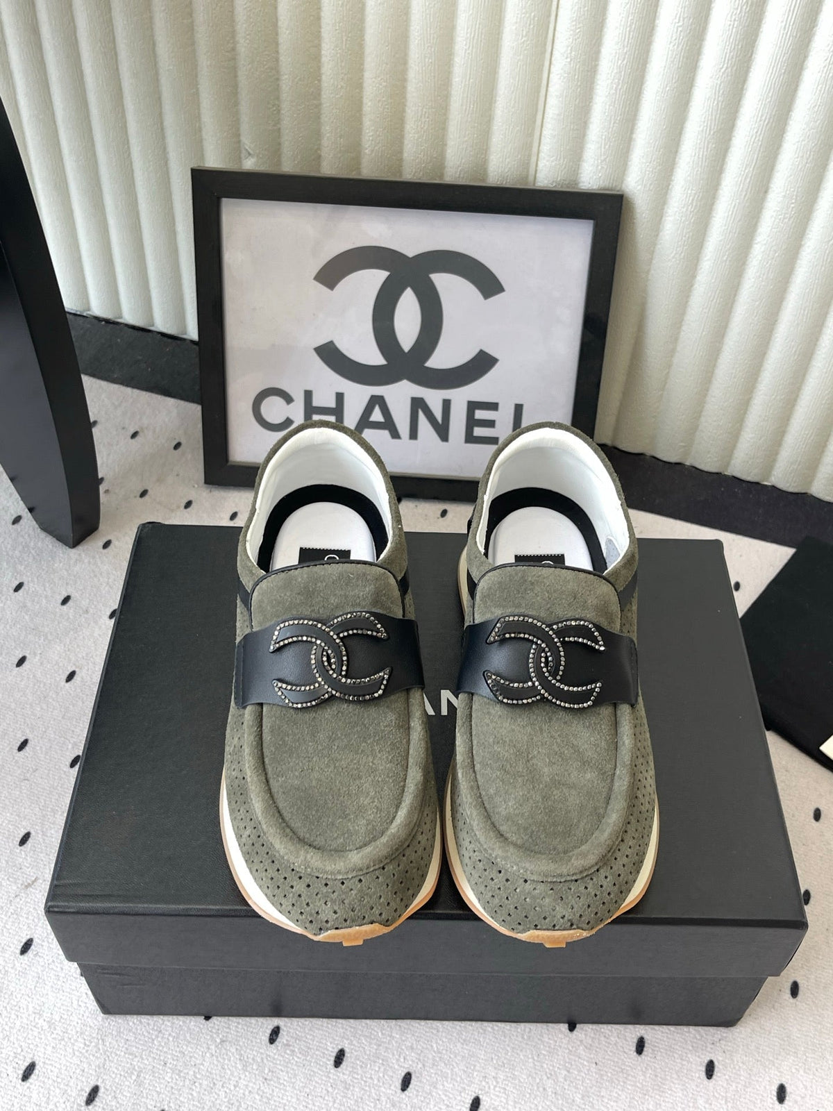 CC 26s Casual Sneakers Olive Green Suede 892523