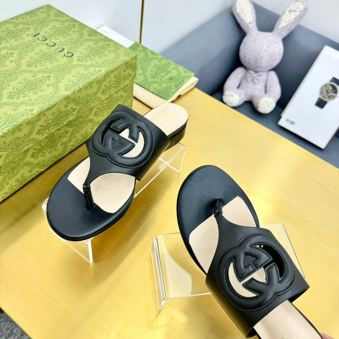 BLONDIE THONG SANDAL IN BLACK LAMBSKIN