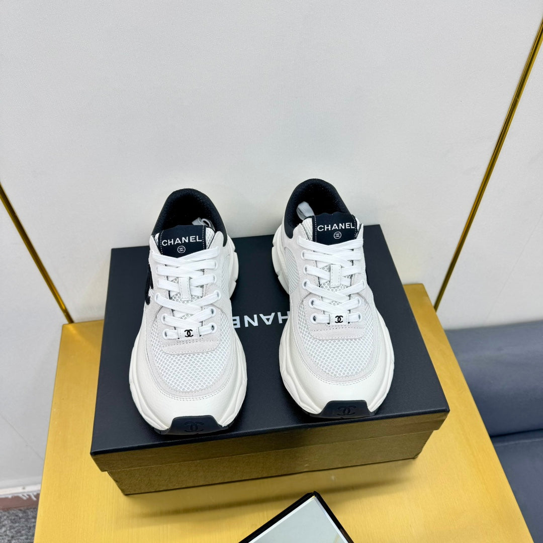 SNEAKER IN PALE GRAY SUEDE WITH BLACK LOGO AND MESH