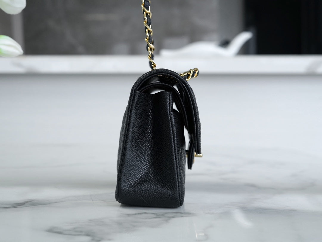 CLASSIC FLAP 23 BLACK CAVIAR GOLD HARDWARE