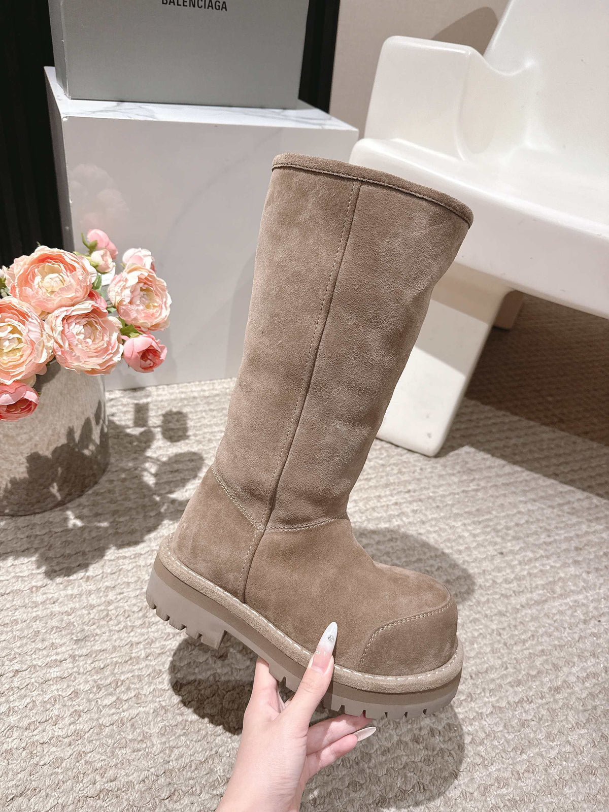 Balenciaga 25s snow boots beige suede wool 467189