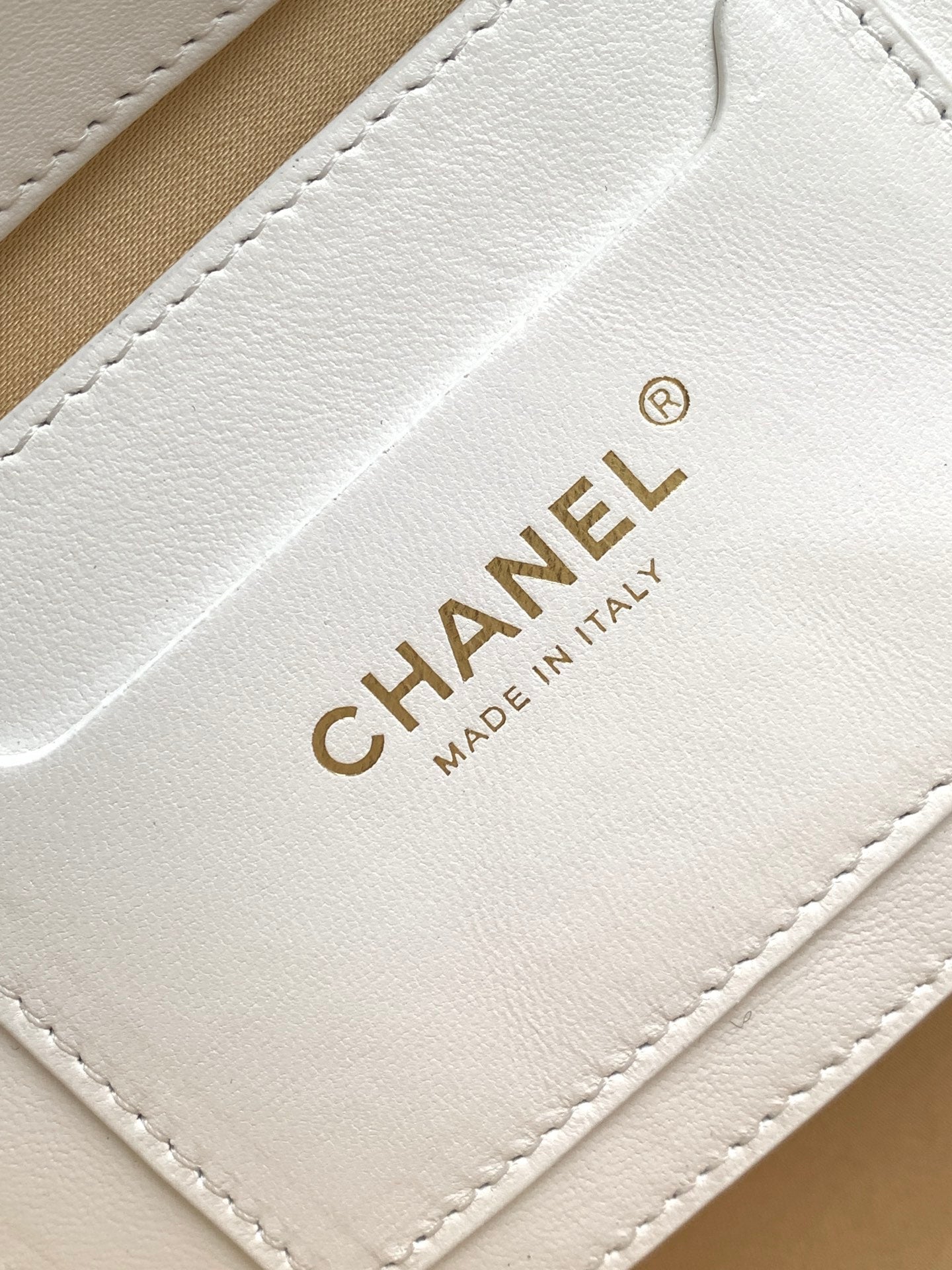 CC 2026 Medium Shopping Bag Beige White Straw Calfskin