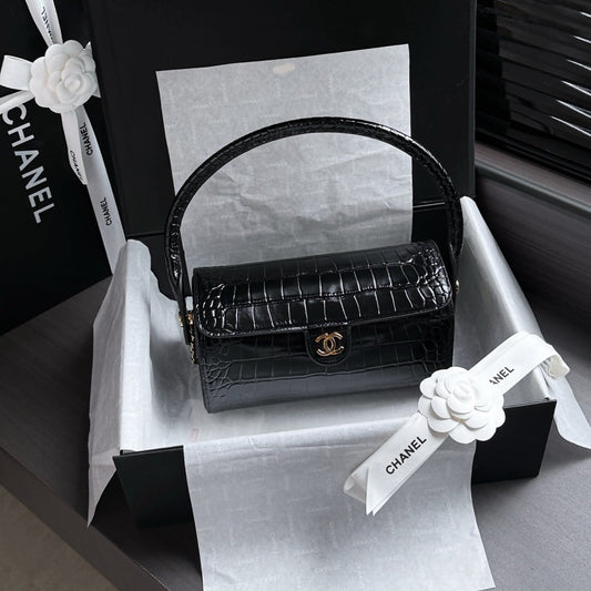 CC 26s Clutch With Chain Black Crocodile Embossed Calfskin