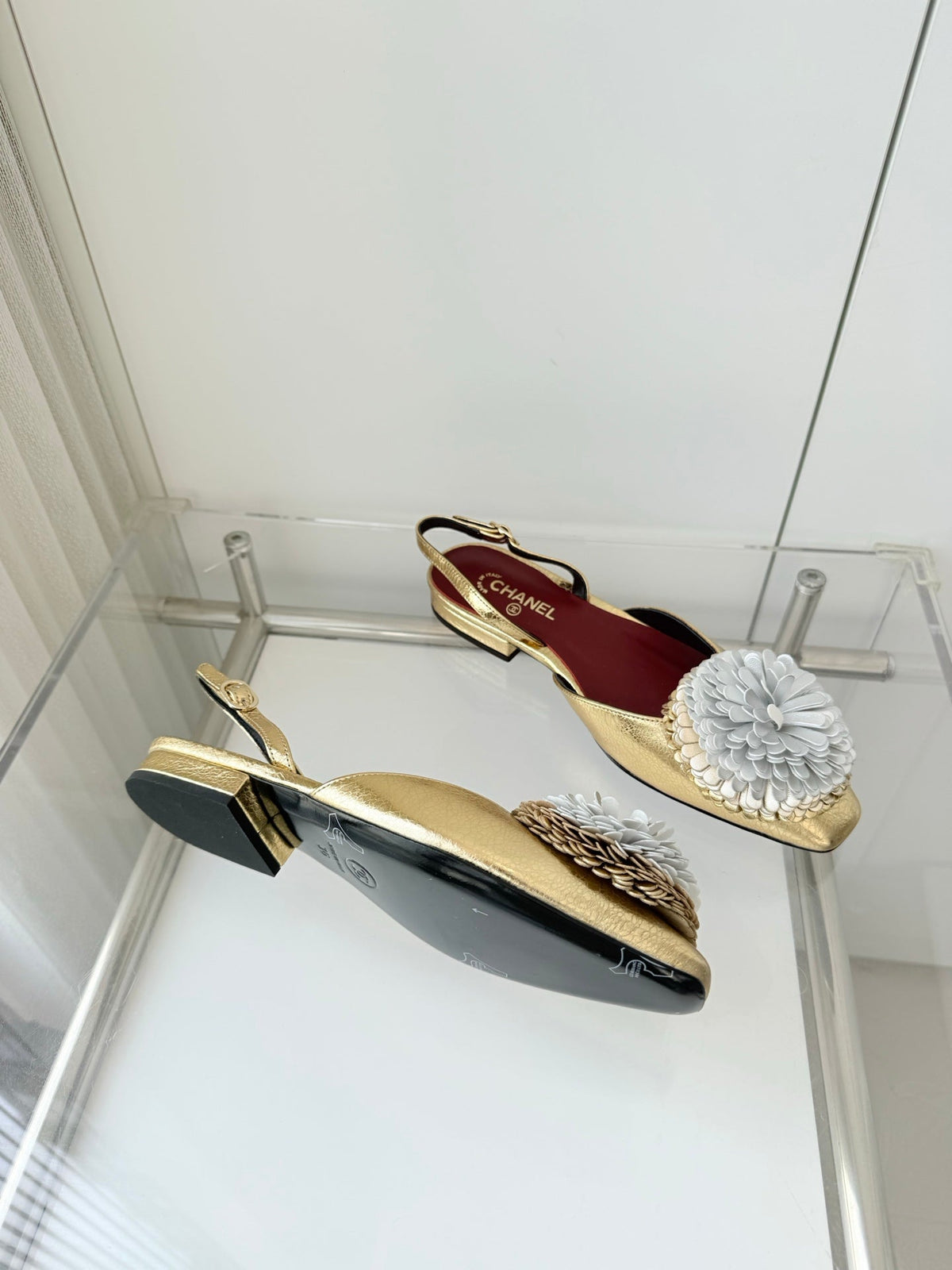 CC 26s Slingback 1.5cm Camellia Flower Gold Sheepskin 597409