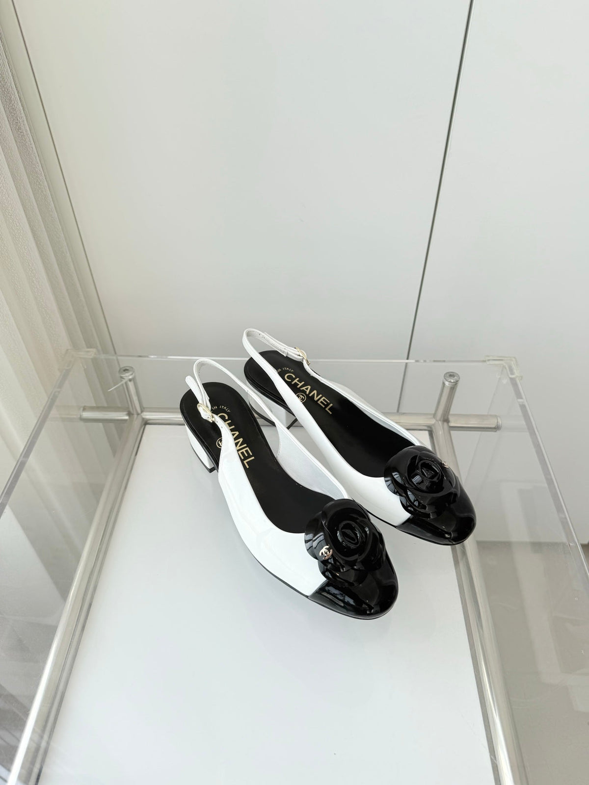 CC 26s Slingback Floral 3.5cm Black White Patent Leather 597415