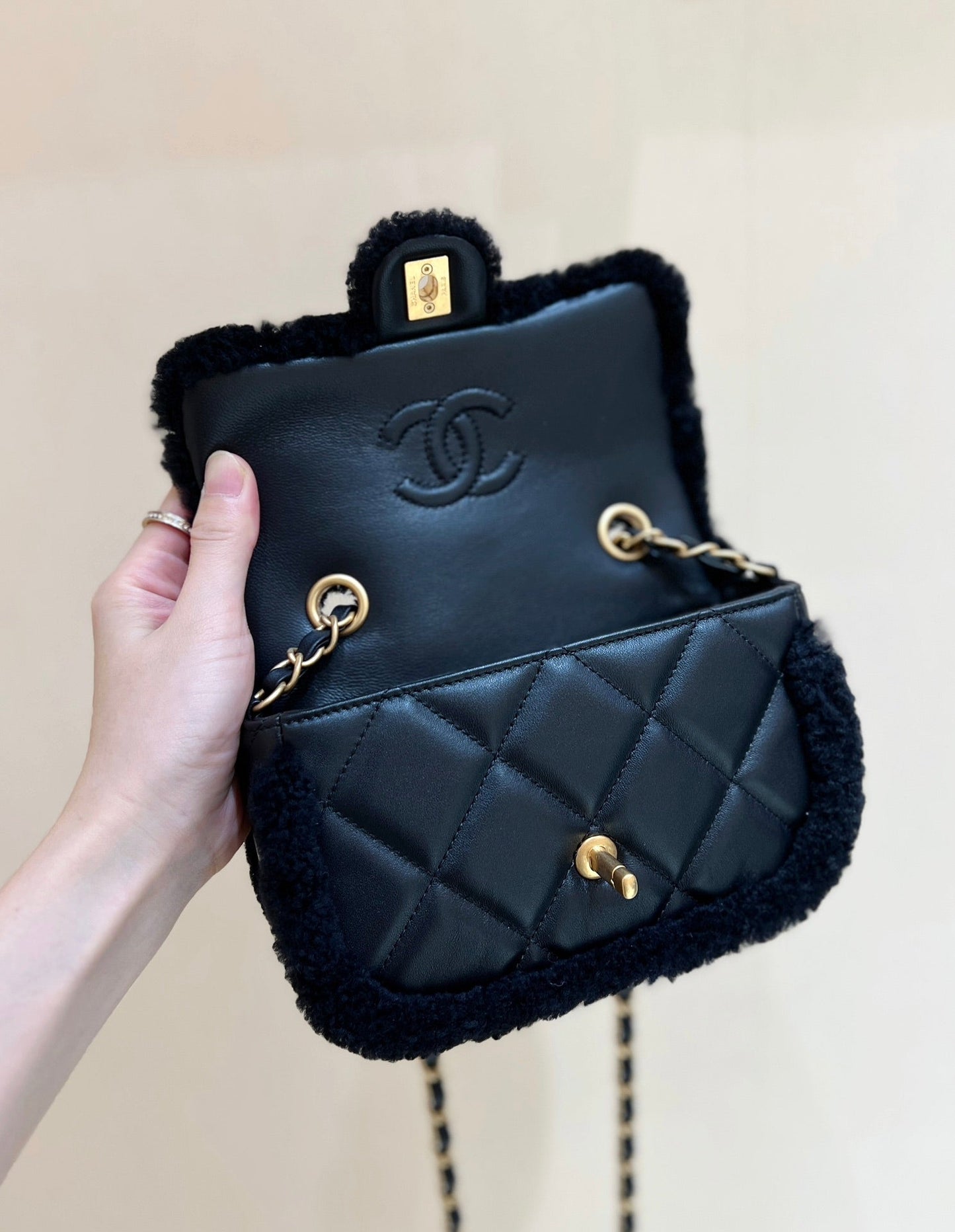 CC  24K Teddy Bear CF 18 cm Black Lambskin & Fur Light GHW