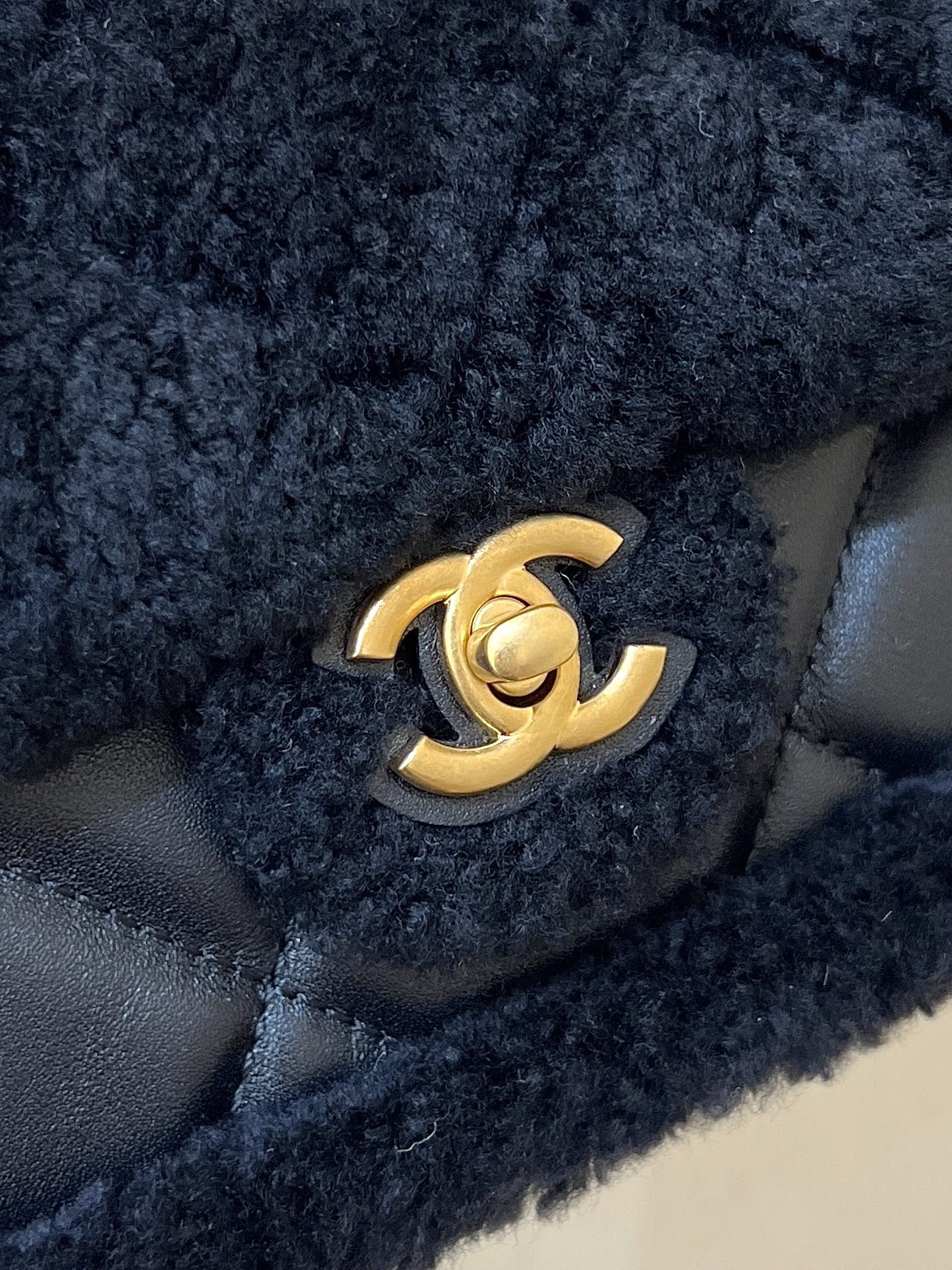 CC  24K Teddy Bear CF 18 cm Black Lambskin & Fur Light GHW