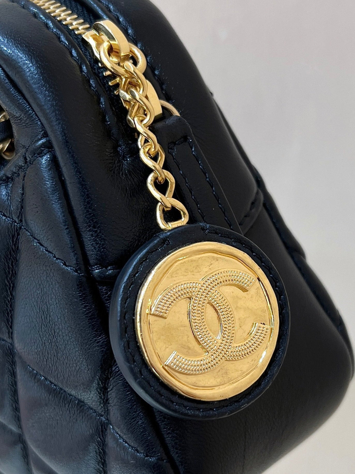 CC  24K Gold Coin Camera Bag 18cm Black Lambskin Light GHW