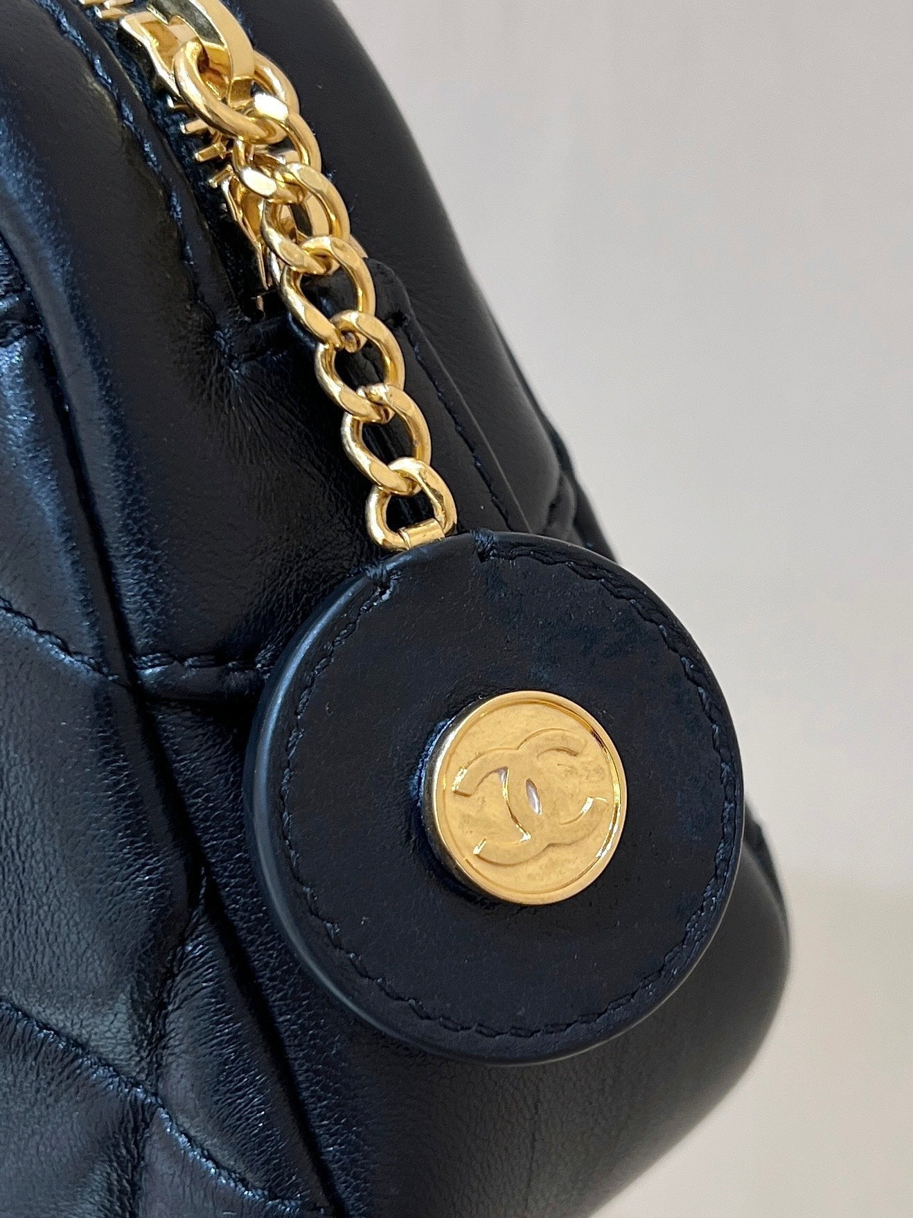 CC  24K Gold Coin Camera Bag 18cm Black Lambskin Light GHW
