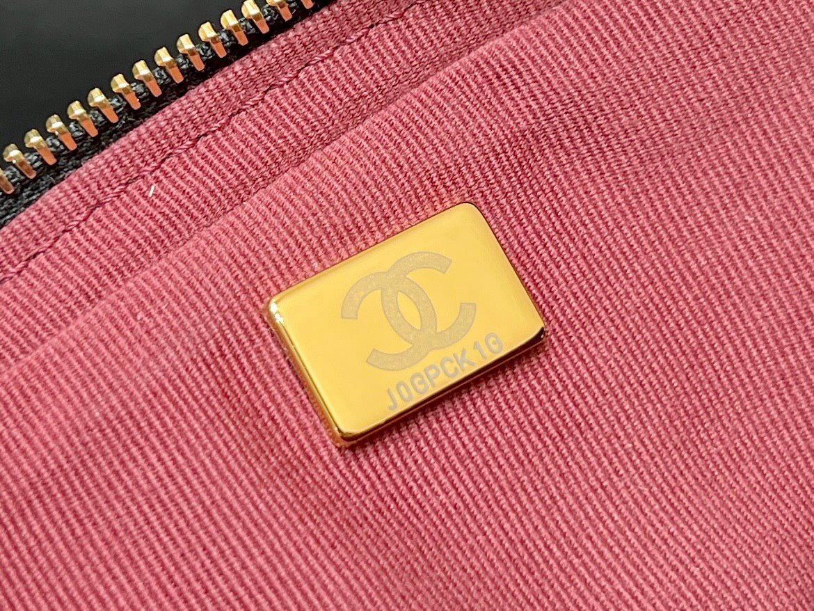 CC  24K Gold Coin Camera Bag 18cm Black Lambskin Light GHW