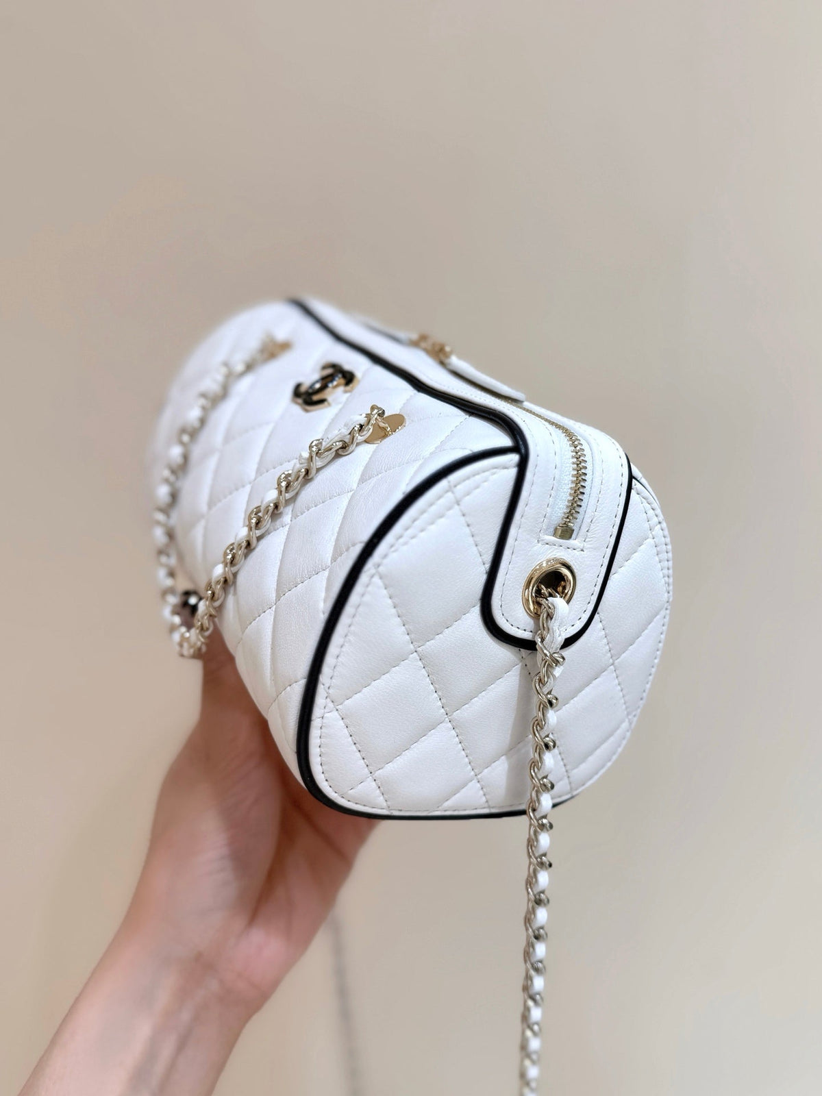 CC 25P Bowling Bag 18.5cm White Quited Lambskin 290297