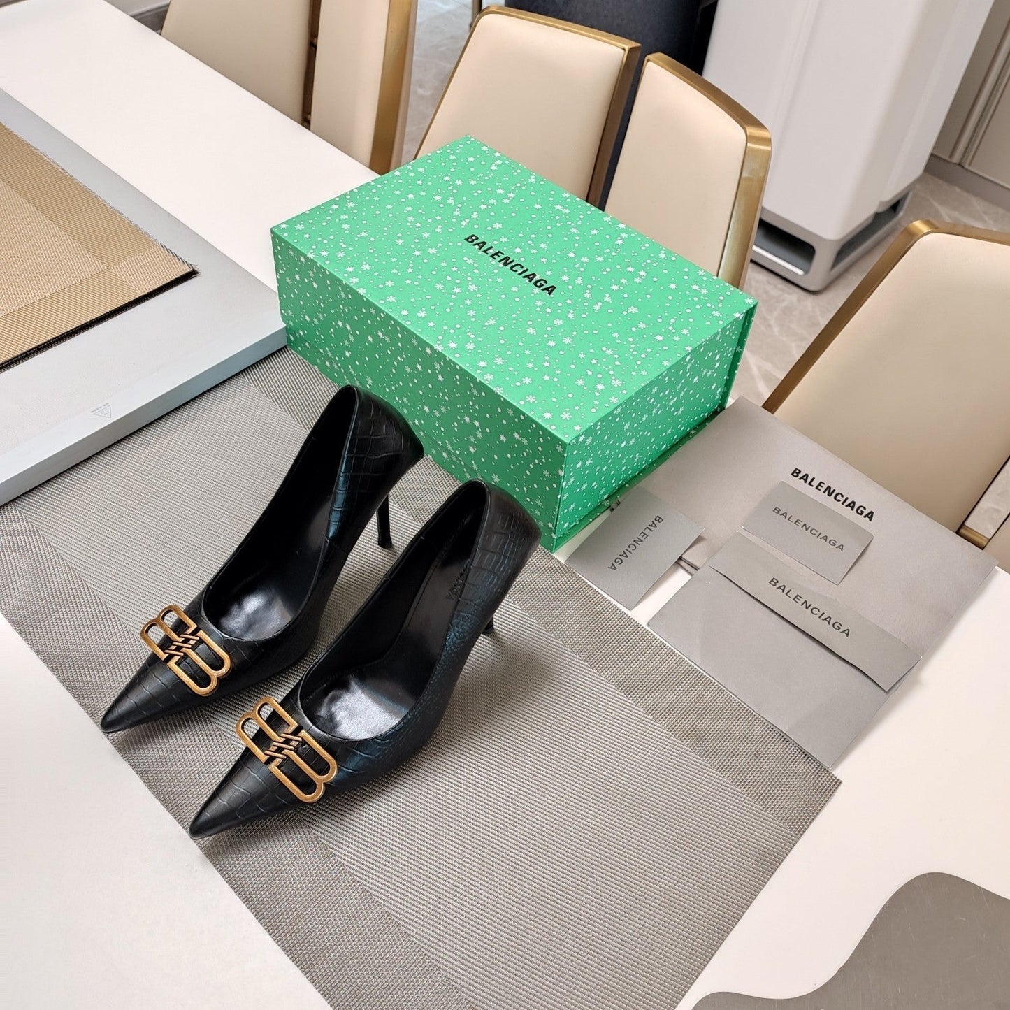 POINTED BB GOLD BUCKLE HIGH PUMPS IN BLACK CROCODILE PATTERN CALFSKIN