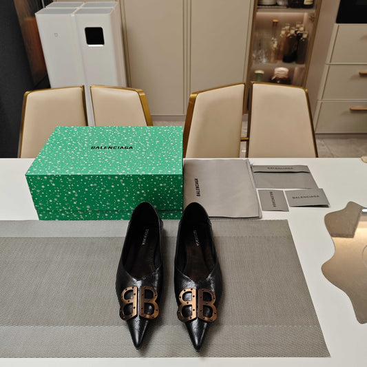 POINTED BALLET FLATS IN BLACK SHINY CRACKED SHEEPSKIN