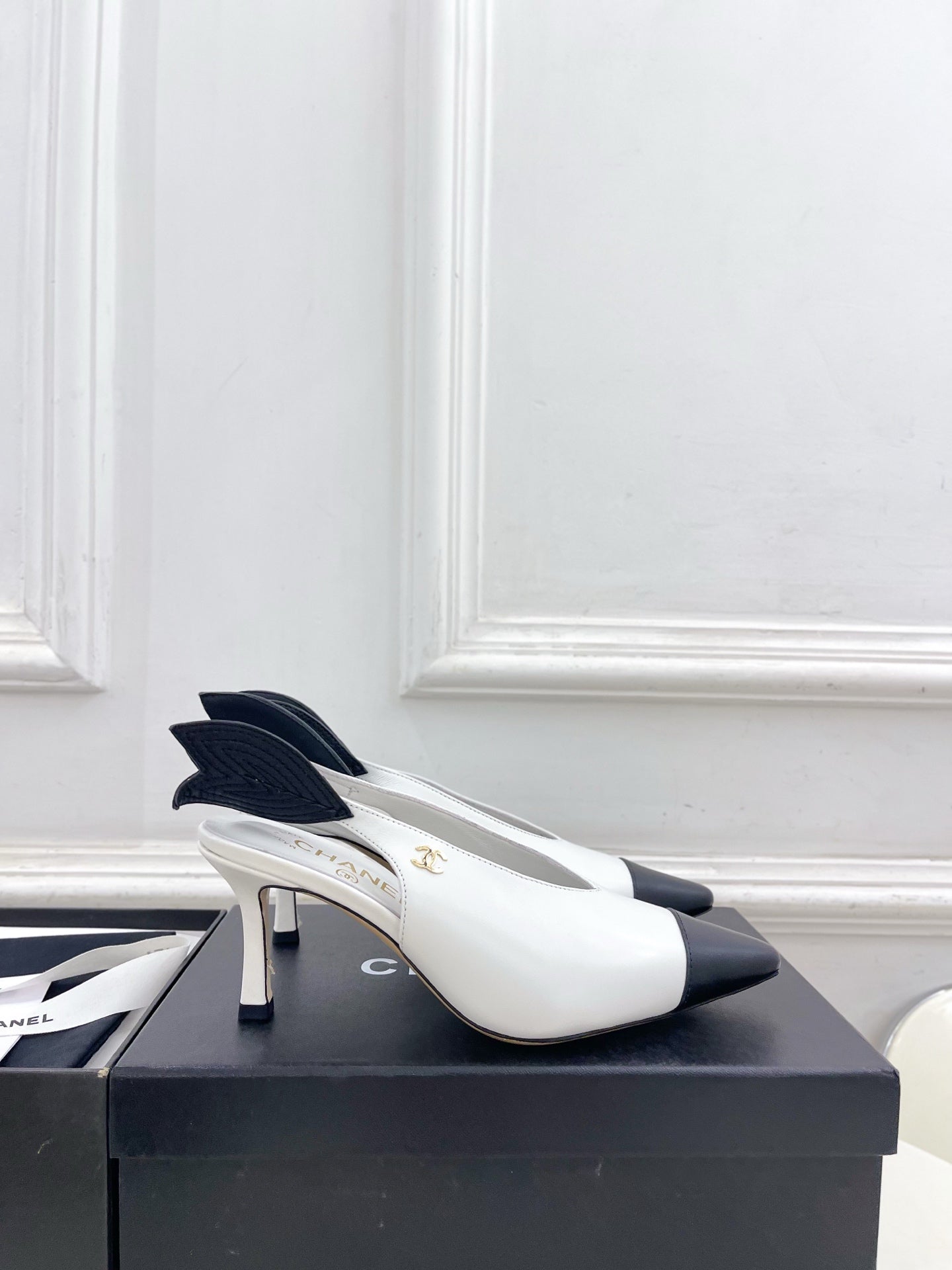 CC 26 SS Open-Back Sandals 7.5cm White Black Calfskin 586932
