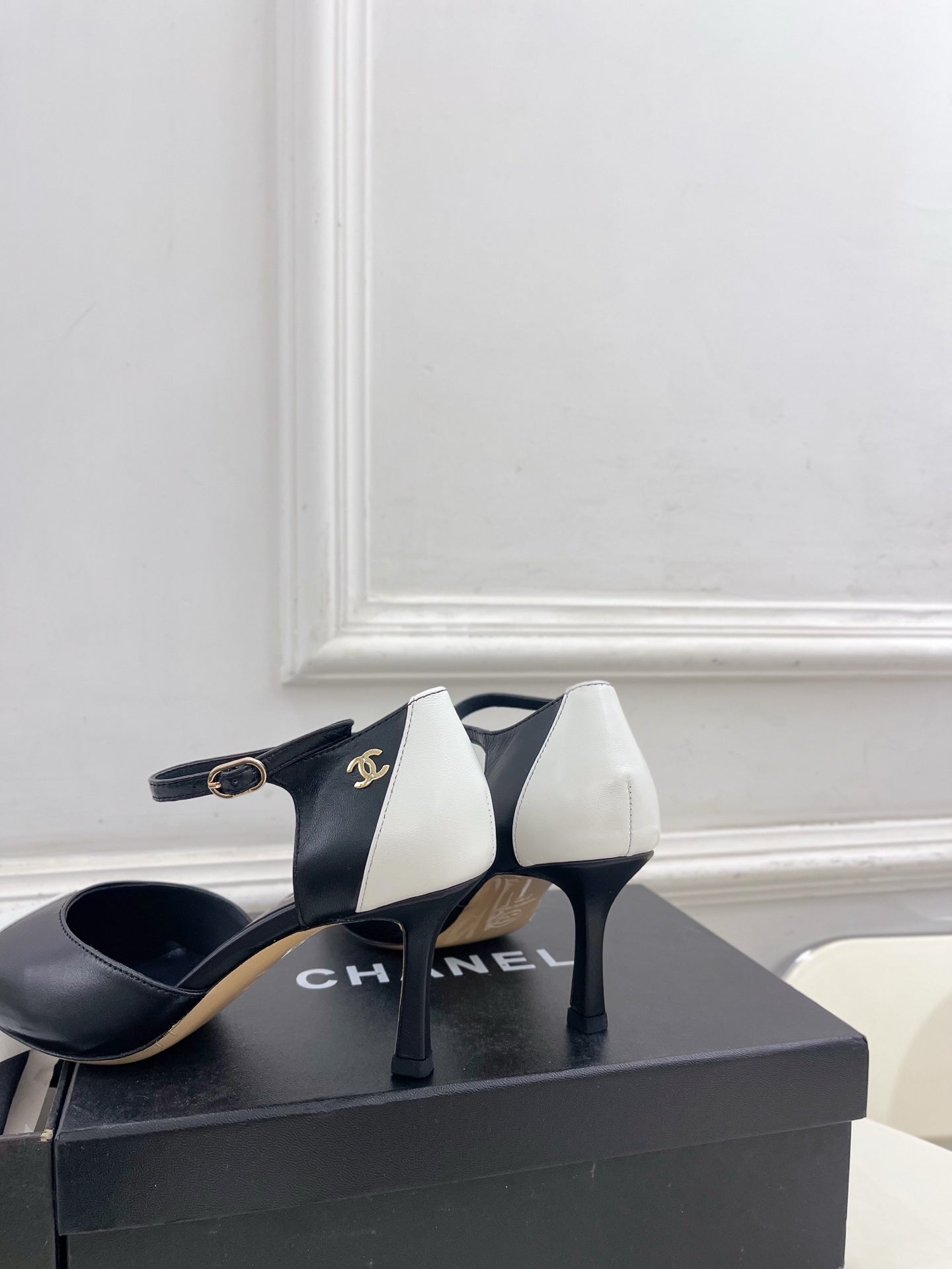 CC 26 SS Double C Slingback 7.5cm White Black Calfskin 586934
