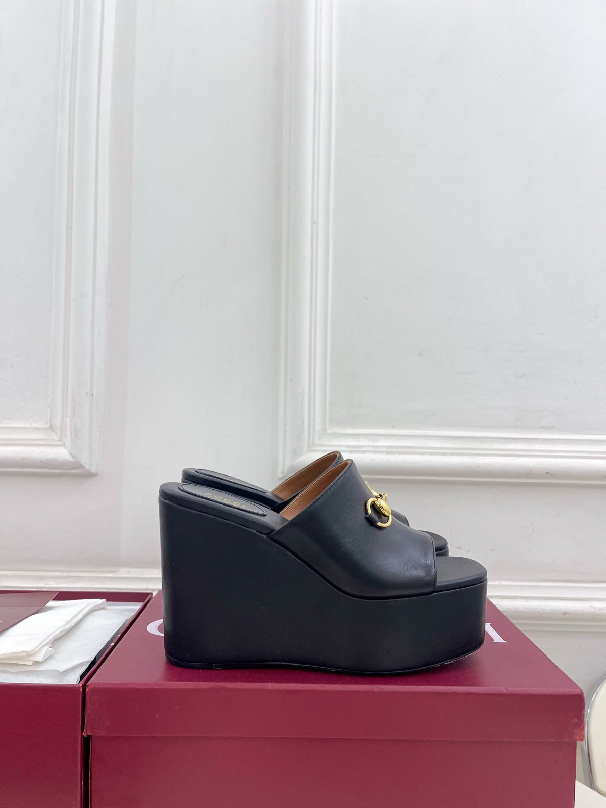GC Wedge With Horsebit Sandal Black Leather 640268