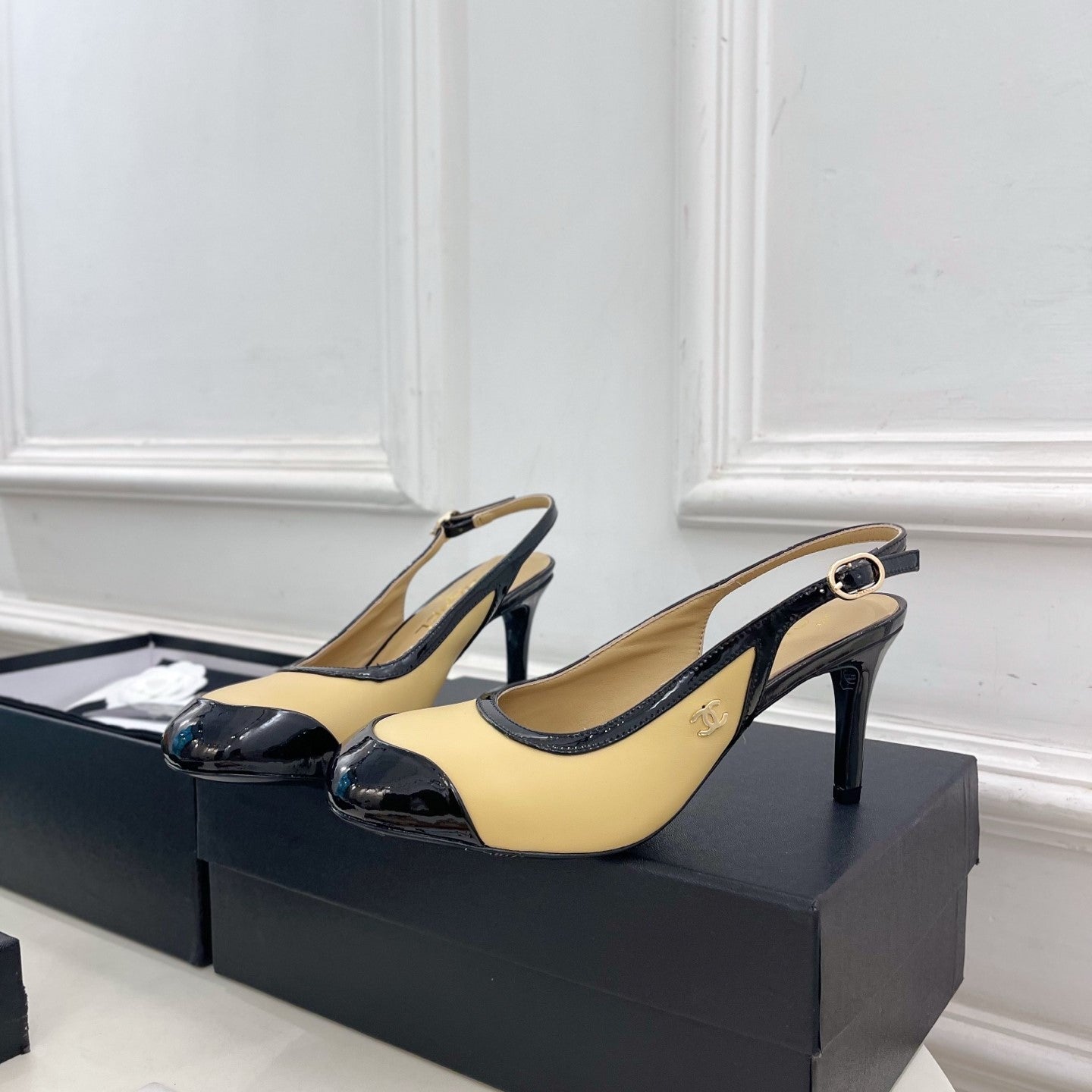 CC 26s Slingbacks Conic Heel 9cm Black Beige Leather 946884