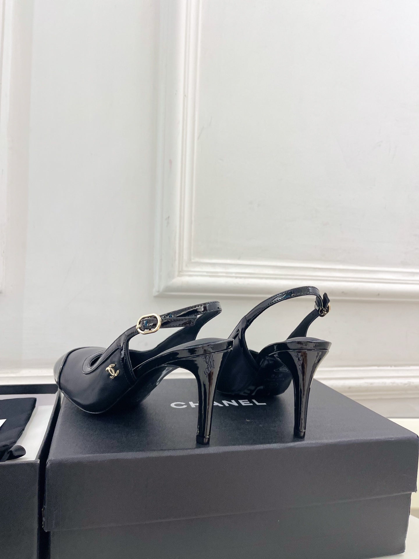CC 26s Slingbacks Conic Heel 9cm Black Leather 946881