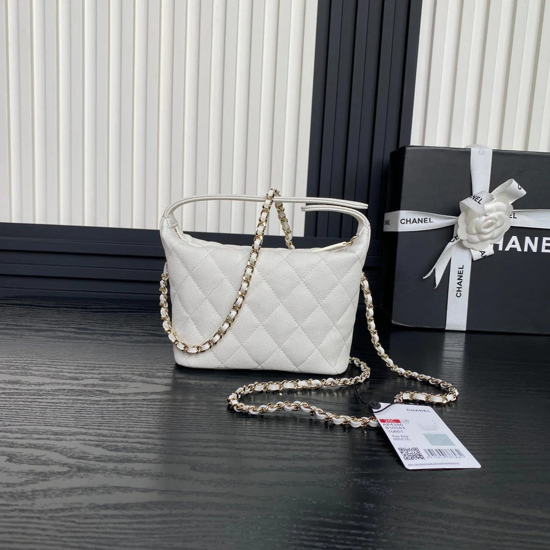 HOBO BAG 21 IN WHITE GRAINED CALFSKIN GOLD HARDWARE