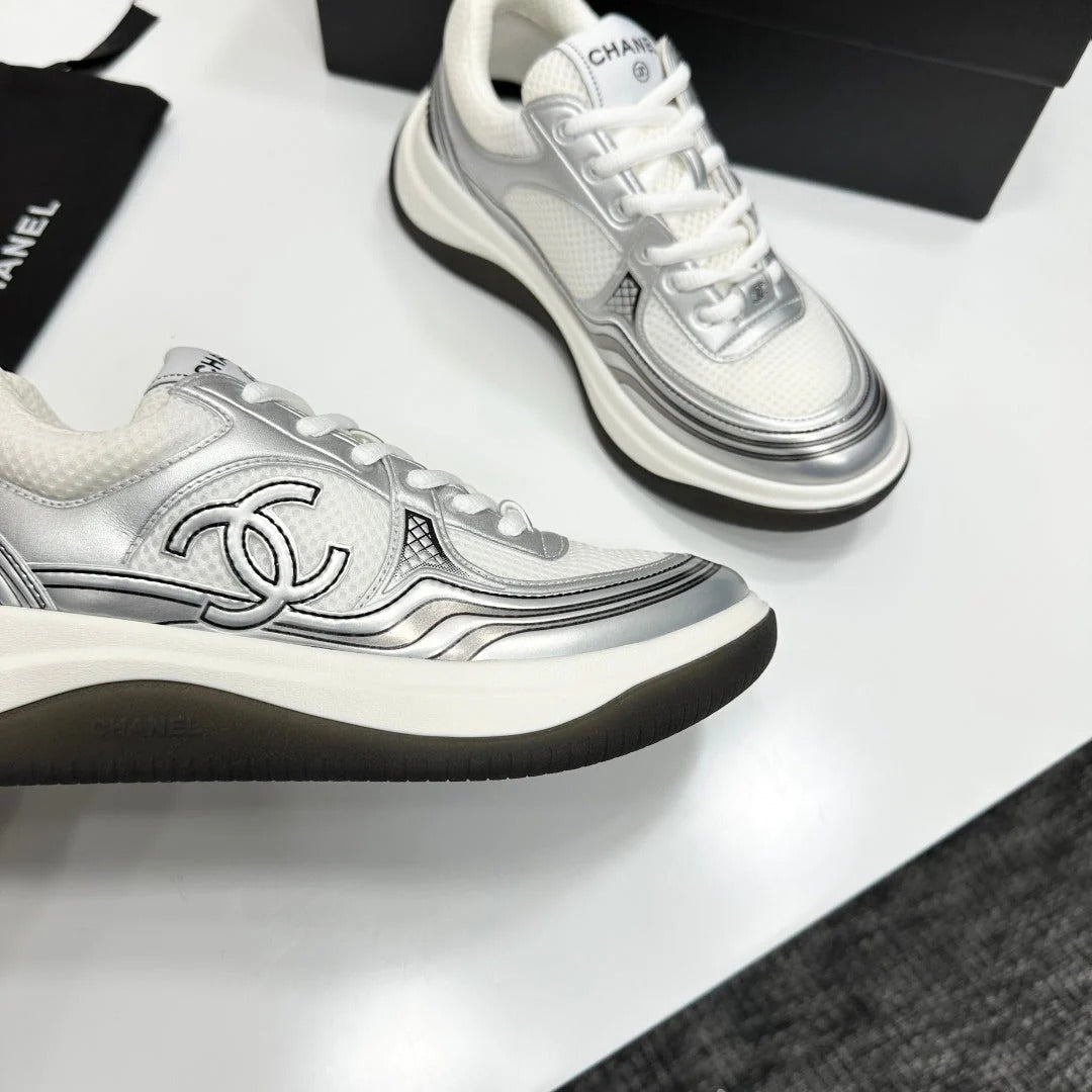 CC 26s Casual Sneakers White Gray Fabric Cowhide 626380