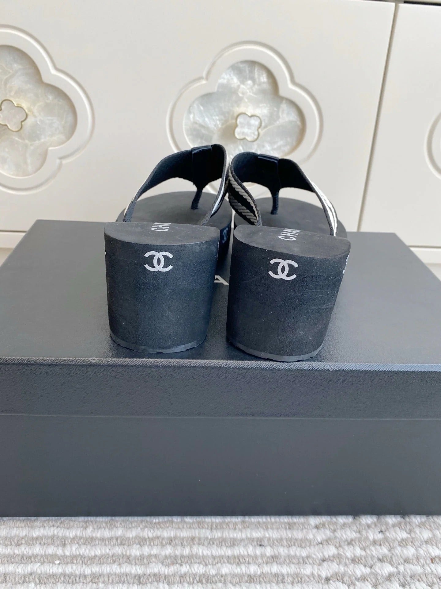 CC 26s Thong Sandals 65 Black White Rubber Leather 647677