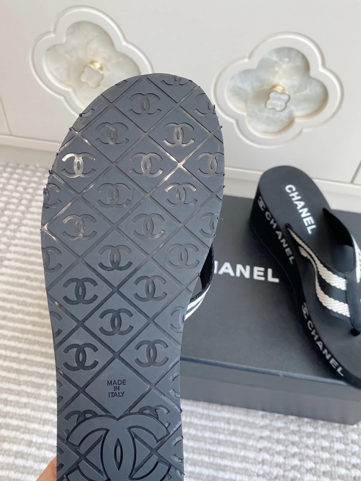 CC 26s Thong Sandals 65 Black White Rubber Leather 647677