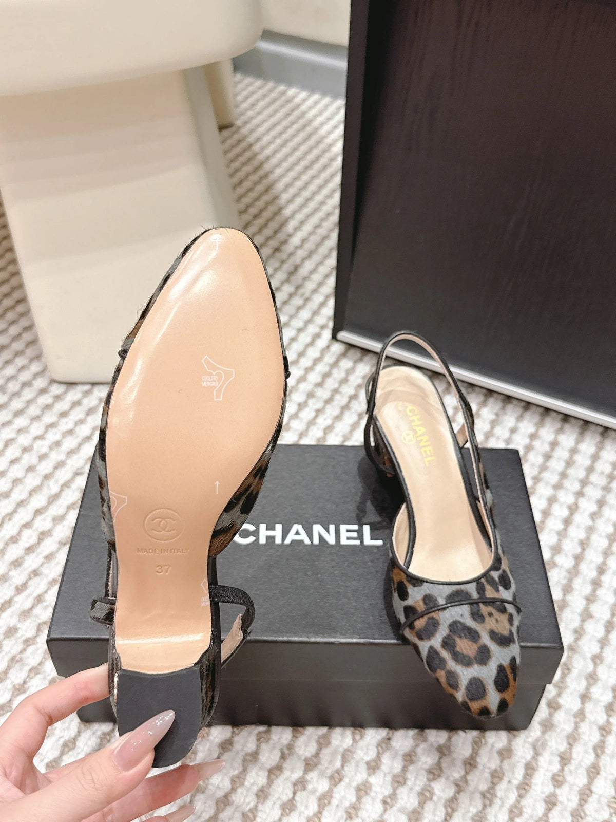 CC 26s Slingback 65 Black Blue Leopard Leather 652653