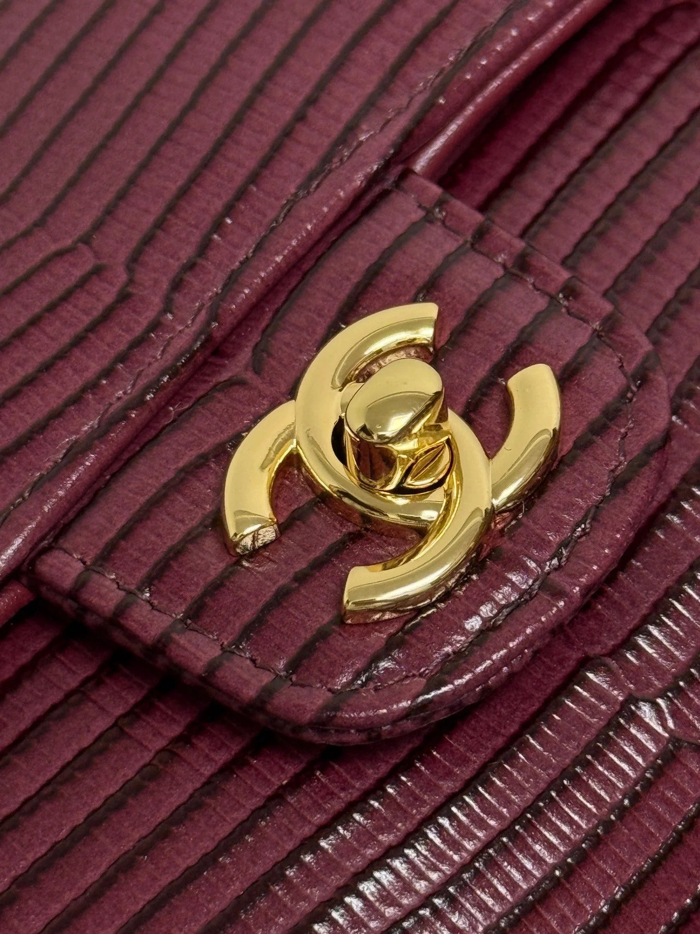 CC 2026 Clutch With Chain 25cm Burgundy Lizard-embossed Calfskin