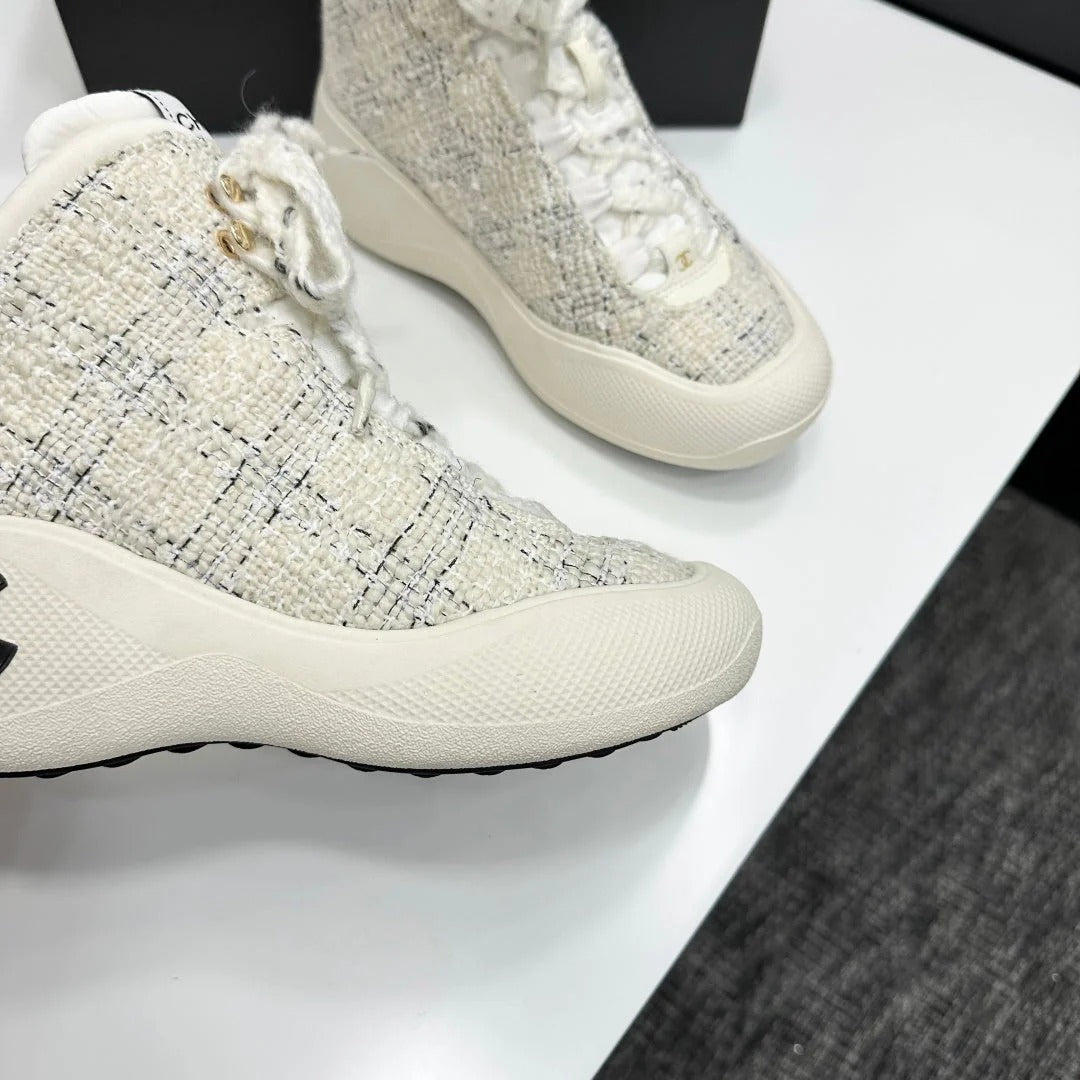 CC 26s Casual Sneakers Ivory Black Fabric Sheepskin 626369