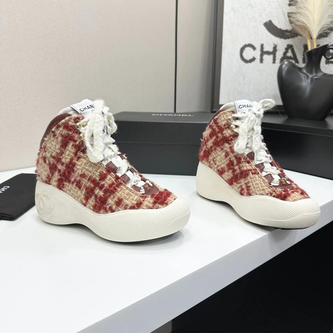CC 26s Casual Sneakers White Red Beige Fabric Sheepskin 626367