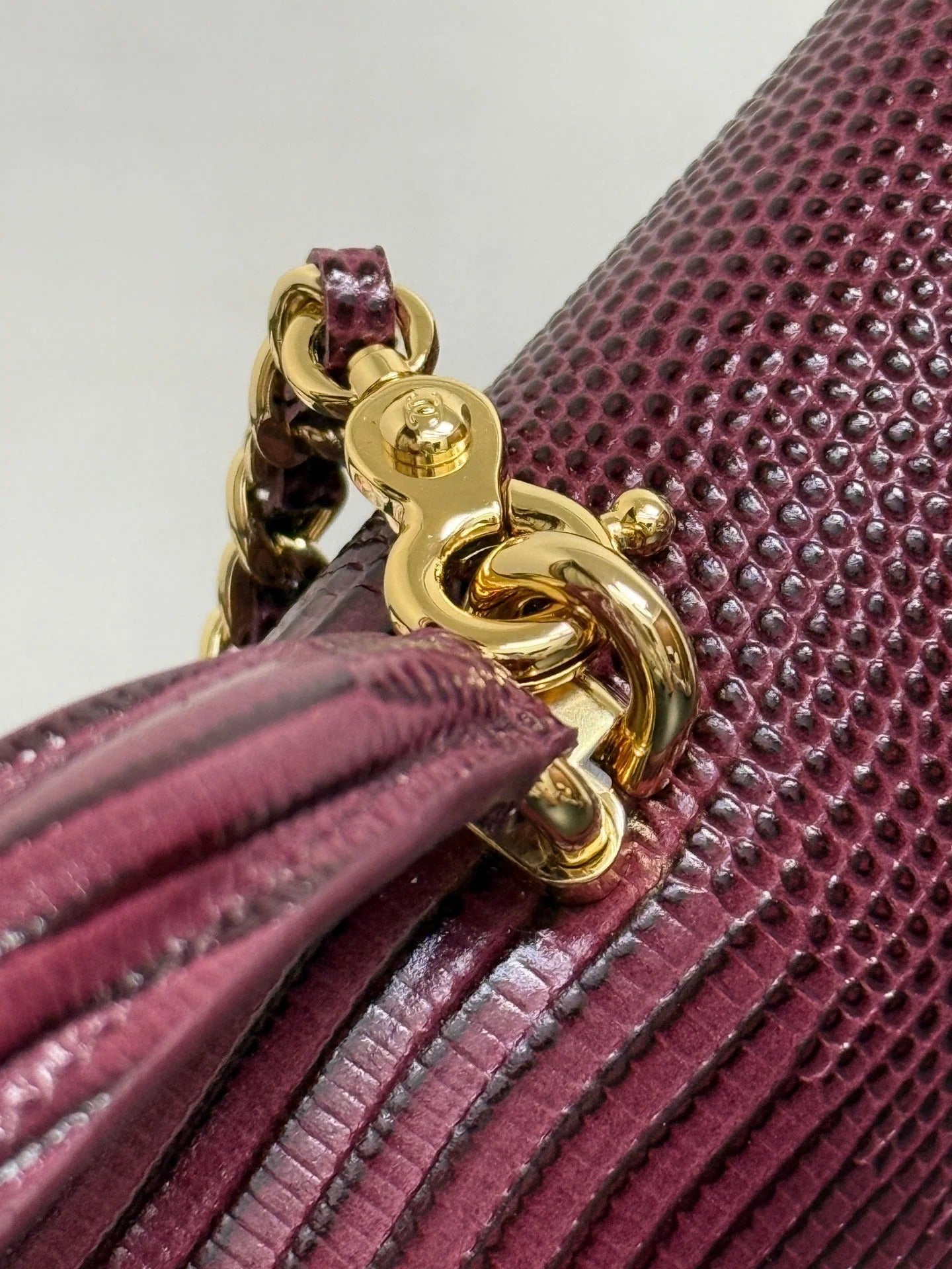 CC 2026 Clutch With Chain 25cm Burgundy Lizard-embossed Calfskin
