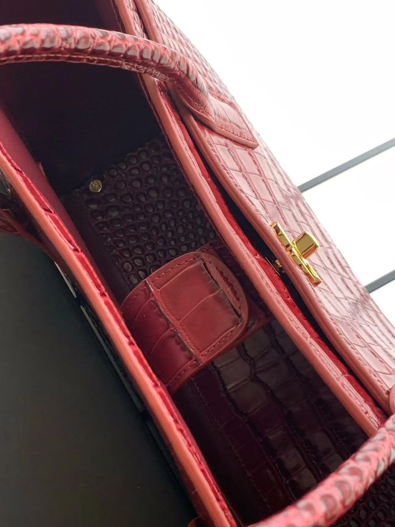 Chane 2026 Crocodile-embossed 40cm Bag Red Cowhide