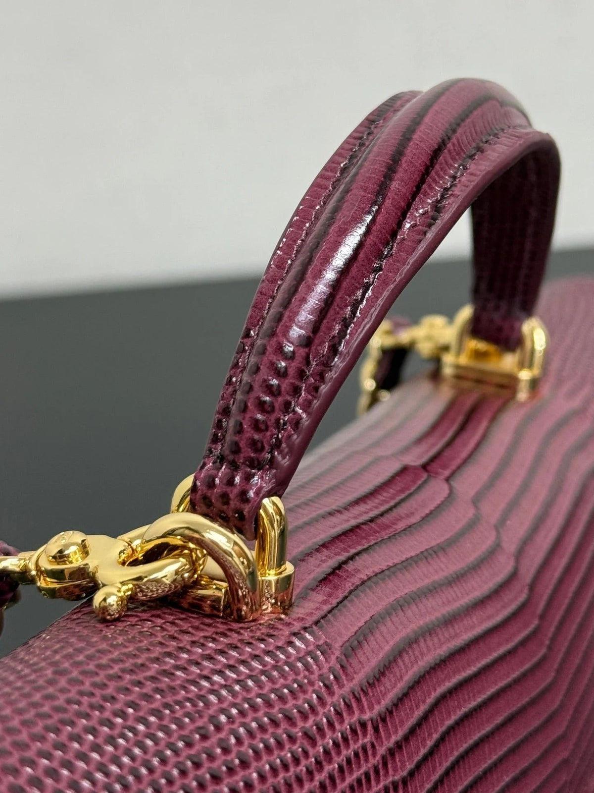 CC 2026 Clutch With Chain 25cm Burgundy Lizard-embossed Calfskin