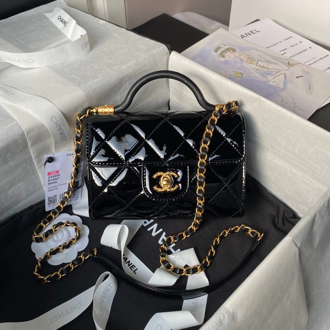 CC  25S FLAP BAG 18 CM IN BLACK PATENT LAMBSKIN WITH TOP HANDLE