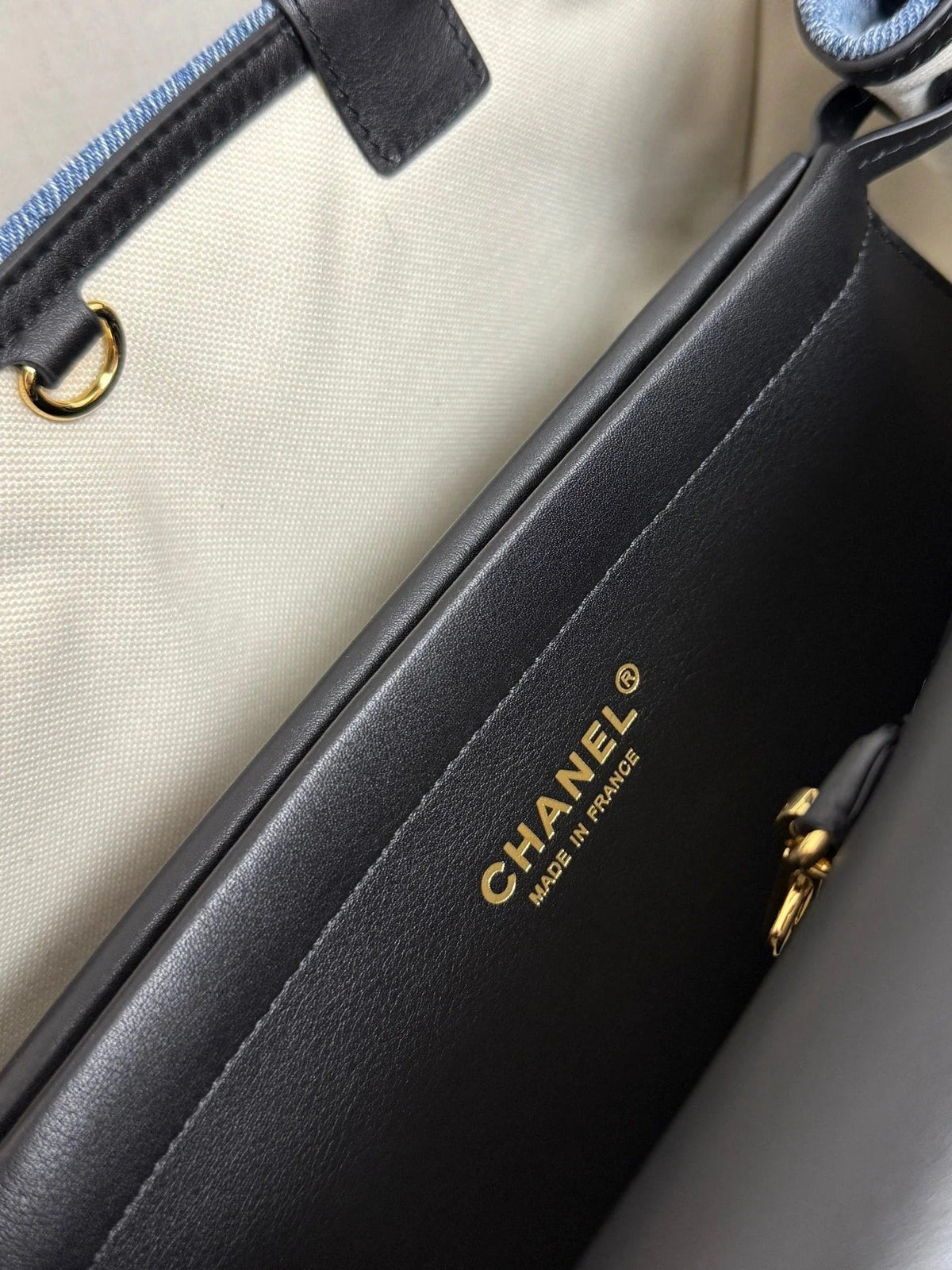 CC 2026 Coco Beach Beach Tote Bag 46cm Off-white mix Black Canvas Leather