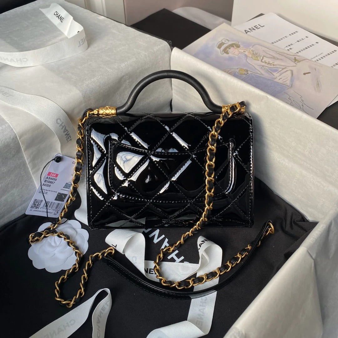 CC  25S FLAP BAG 18 CM IN BLACK PATENT LAMBSKIN WITH TOP HANDLE