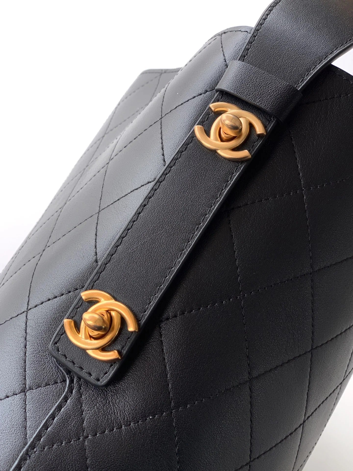 Chanel 2026 Bag 32cm Black Calfskin 331125